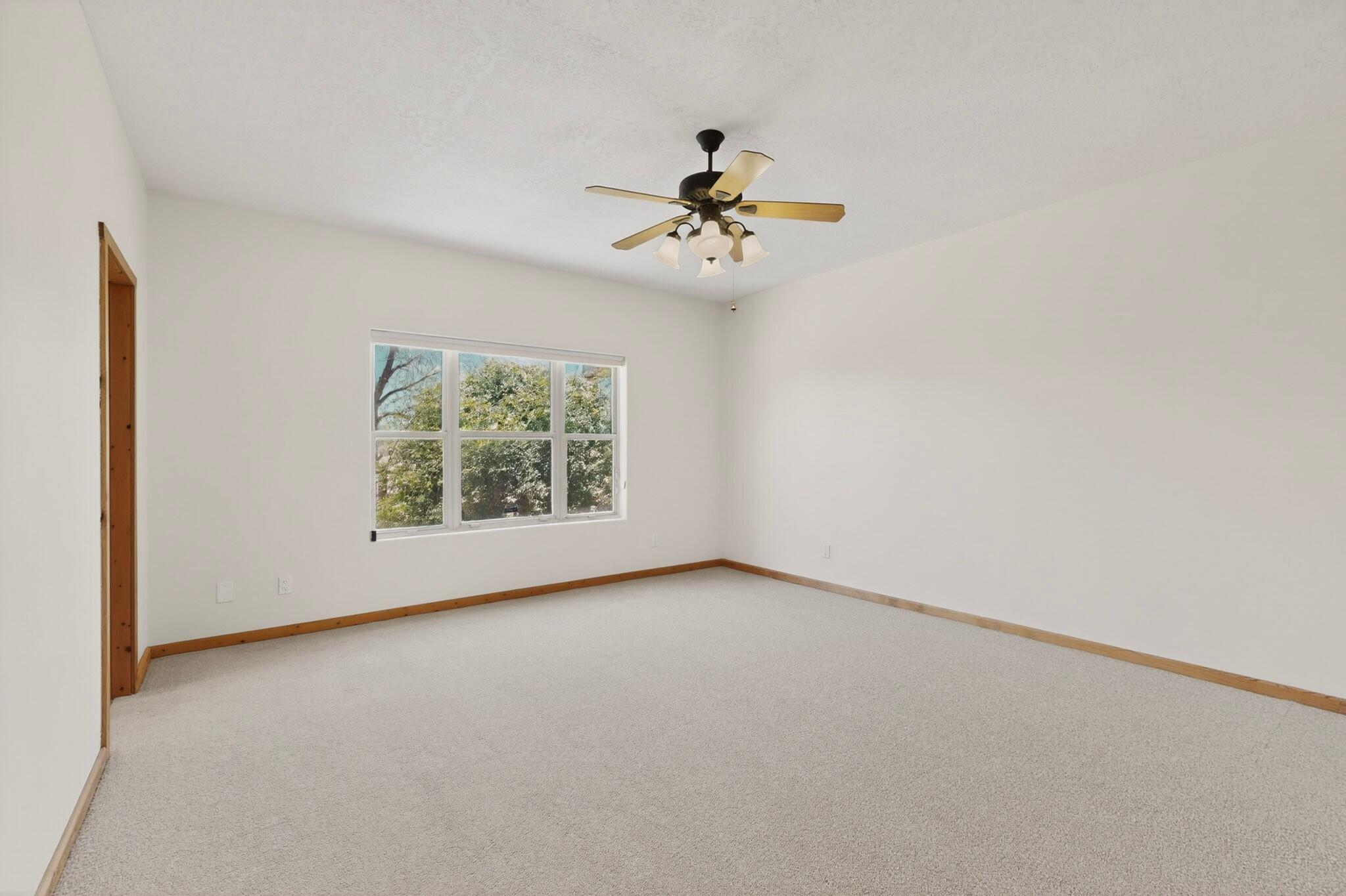 Photo 19 — 1340 Acapulco Road NE