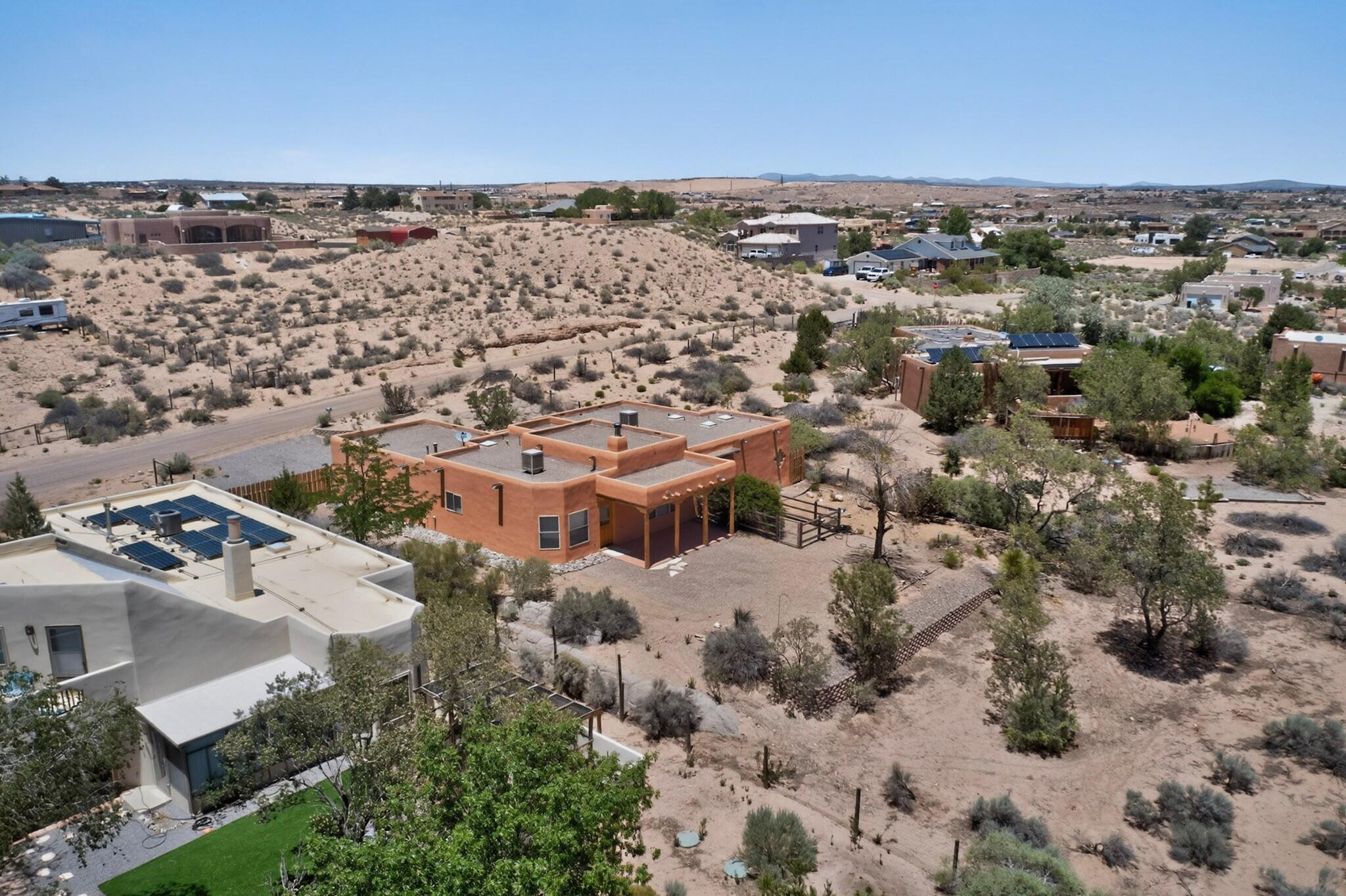 Photo 10 — 1340 Acapulco Road NE