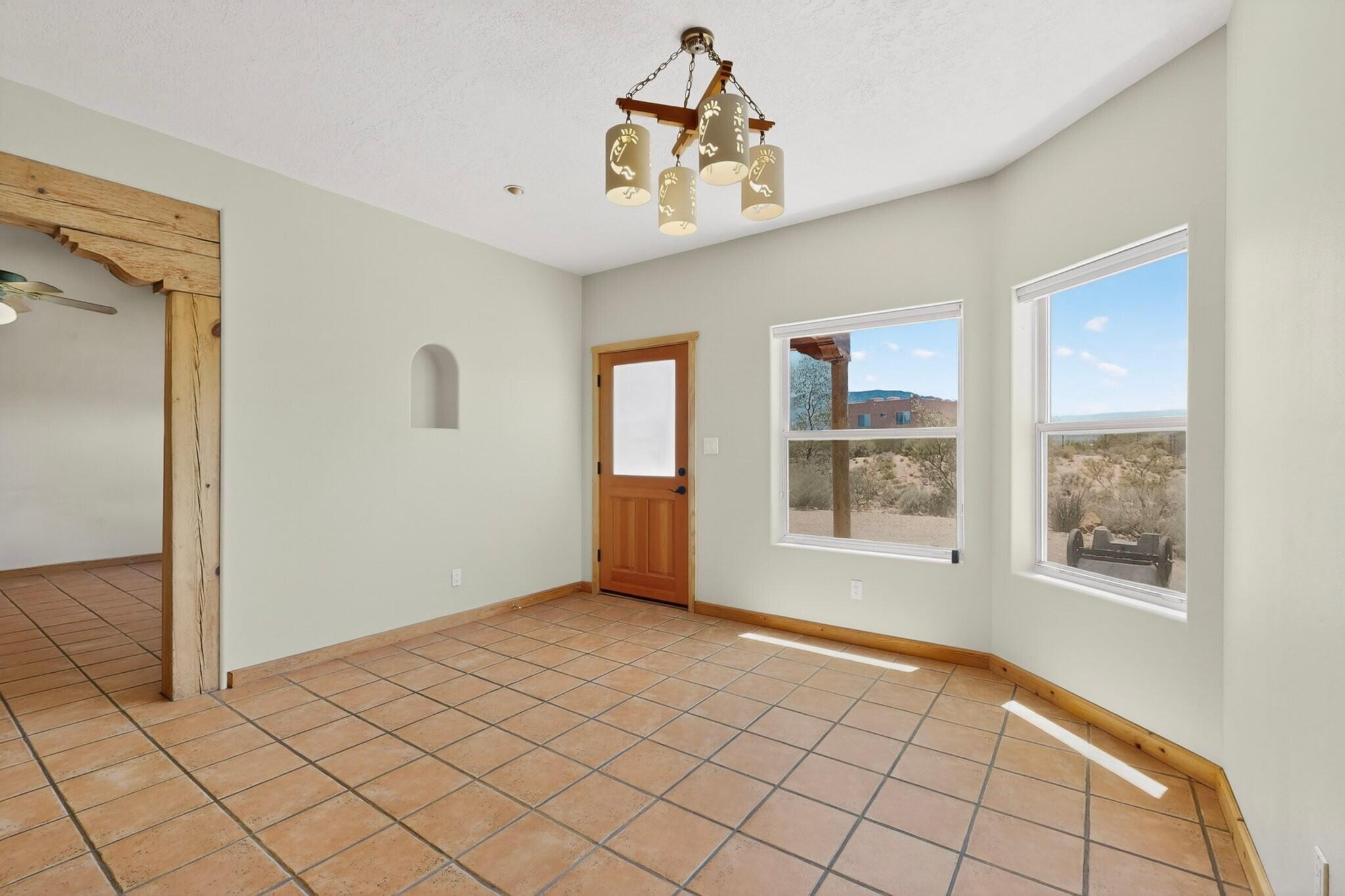 Photo 13 — 1340 Acapulco Road NE