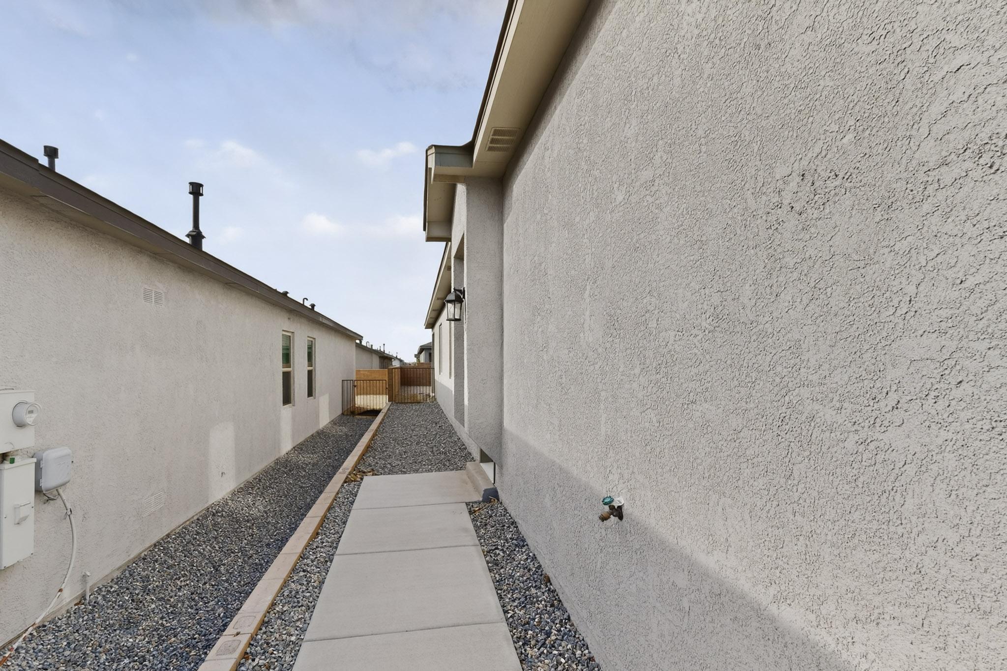 Photo 5 — 10654 Valedon Lane SW