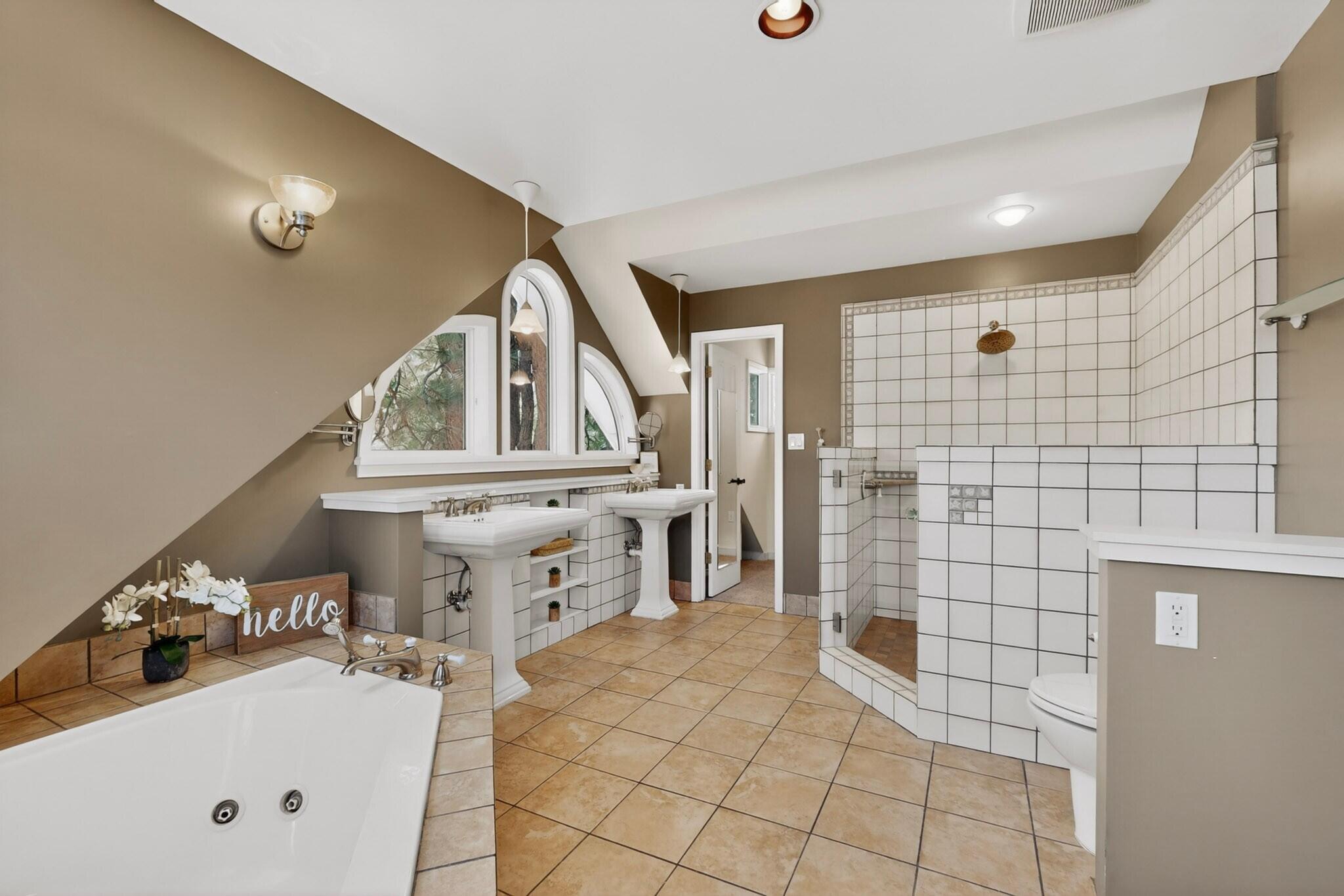Photo 9 — 1400 Solano Drive NE