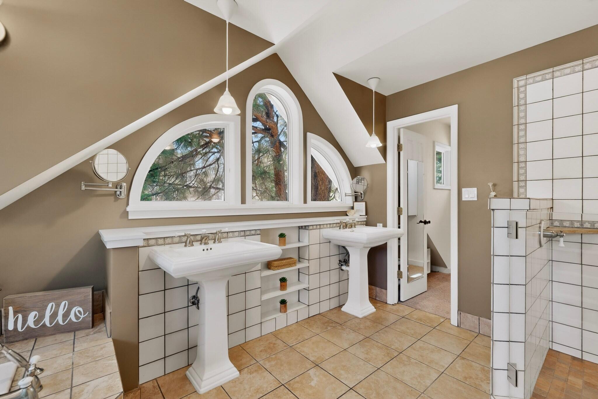Photo 10 — 1400 Solano Drive NE