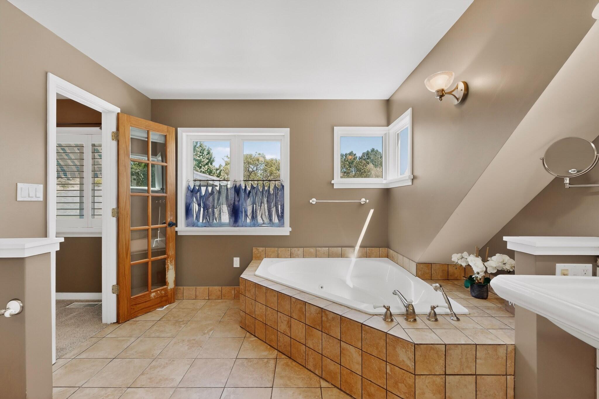Photo 11 — 1400 Solano Drive NE