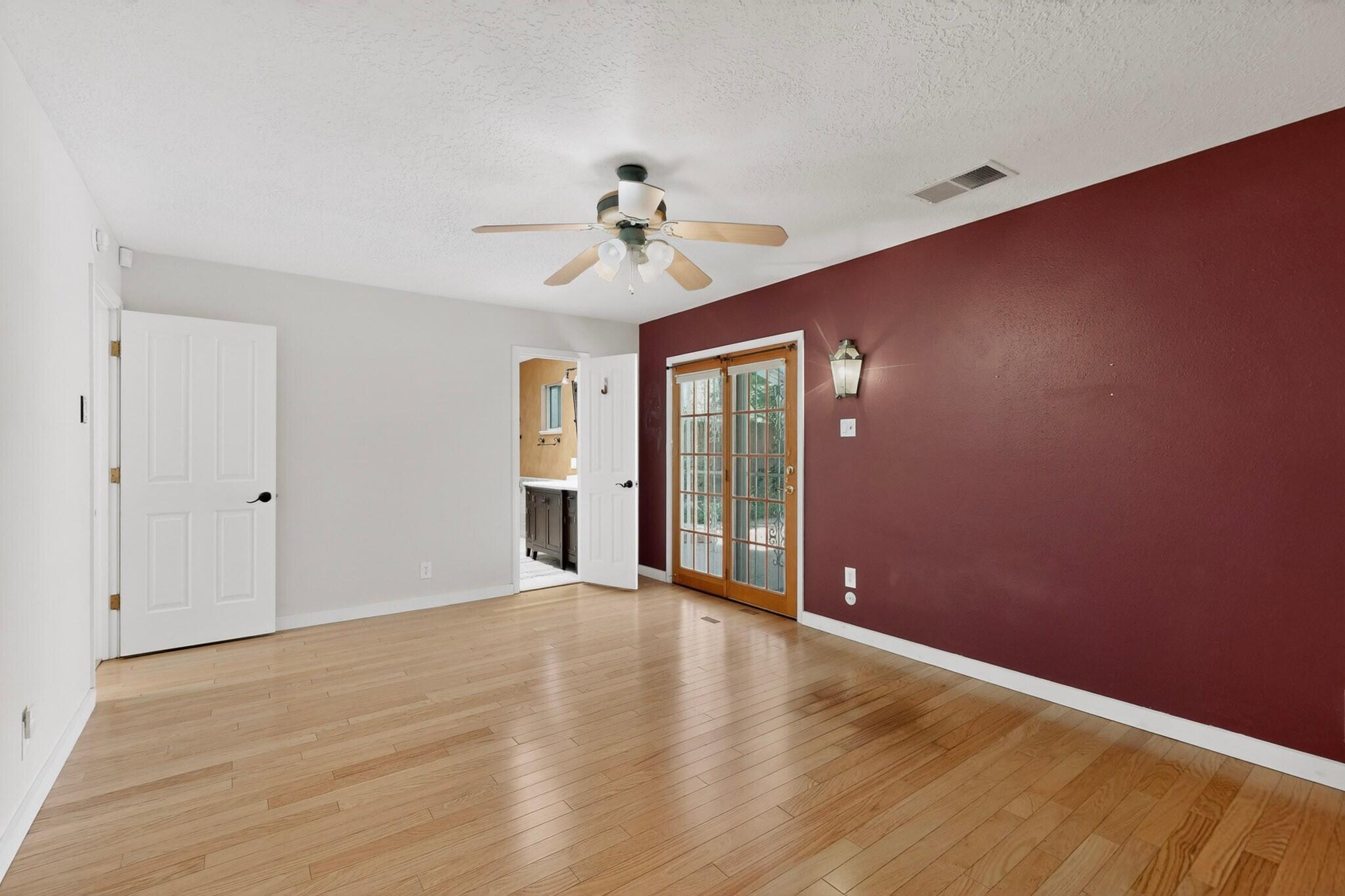 Photo 15 — 1400 Solano Drive NE