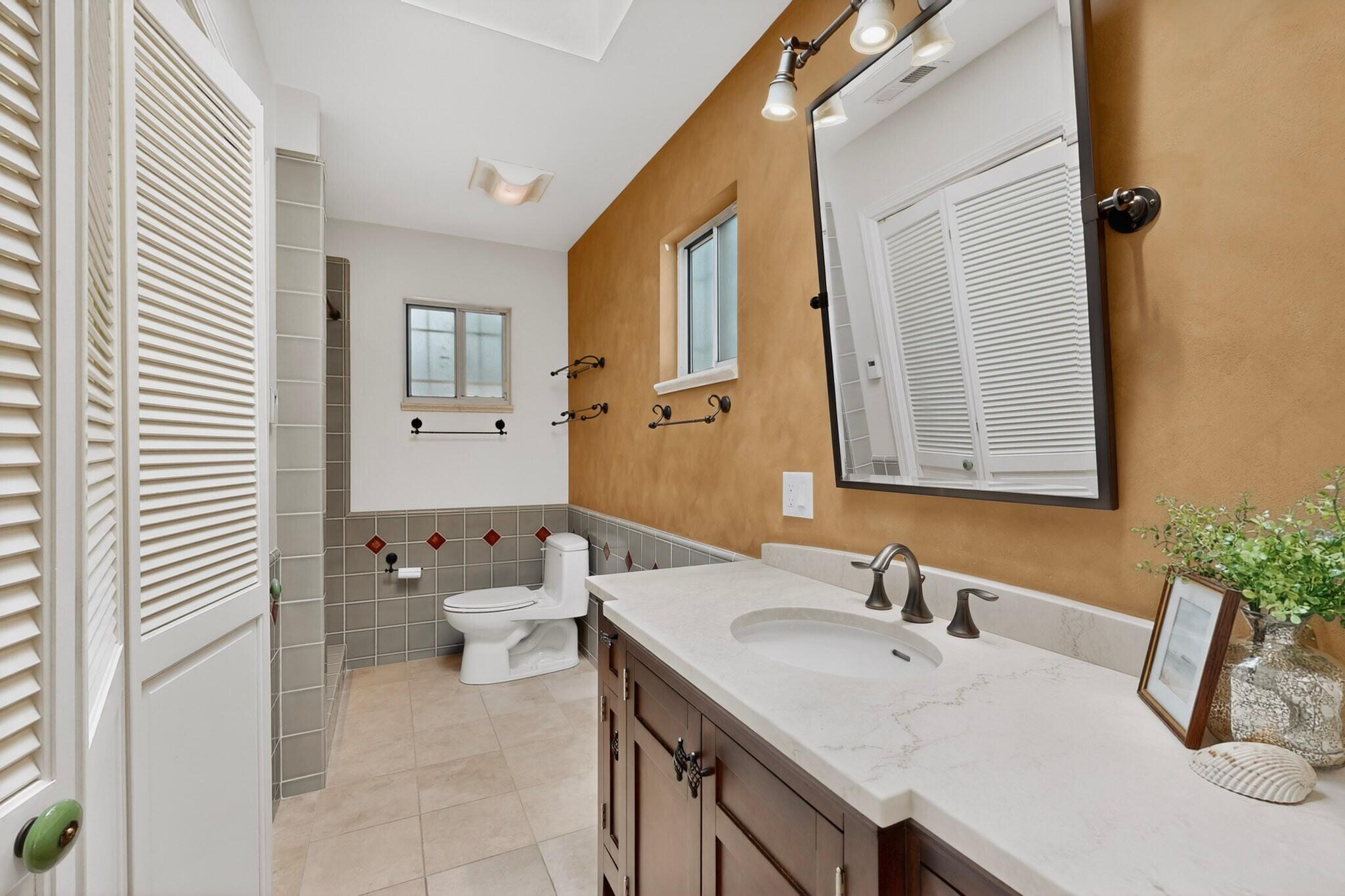 Photo 17 — 1400 Solano Drive NE