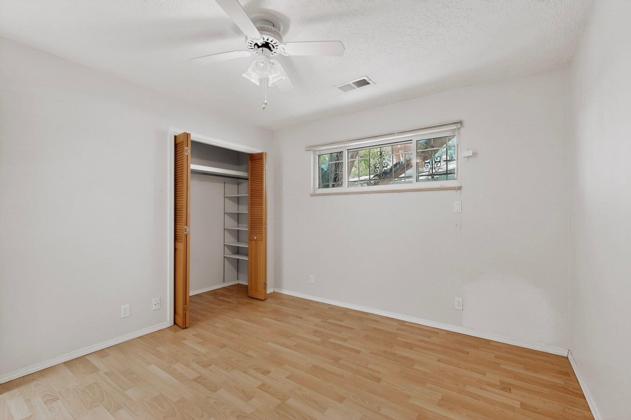 Photo 19 — 1400 Solano Drive NE