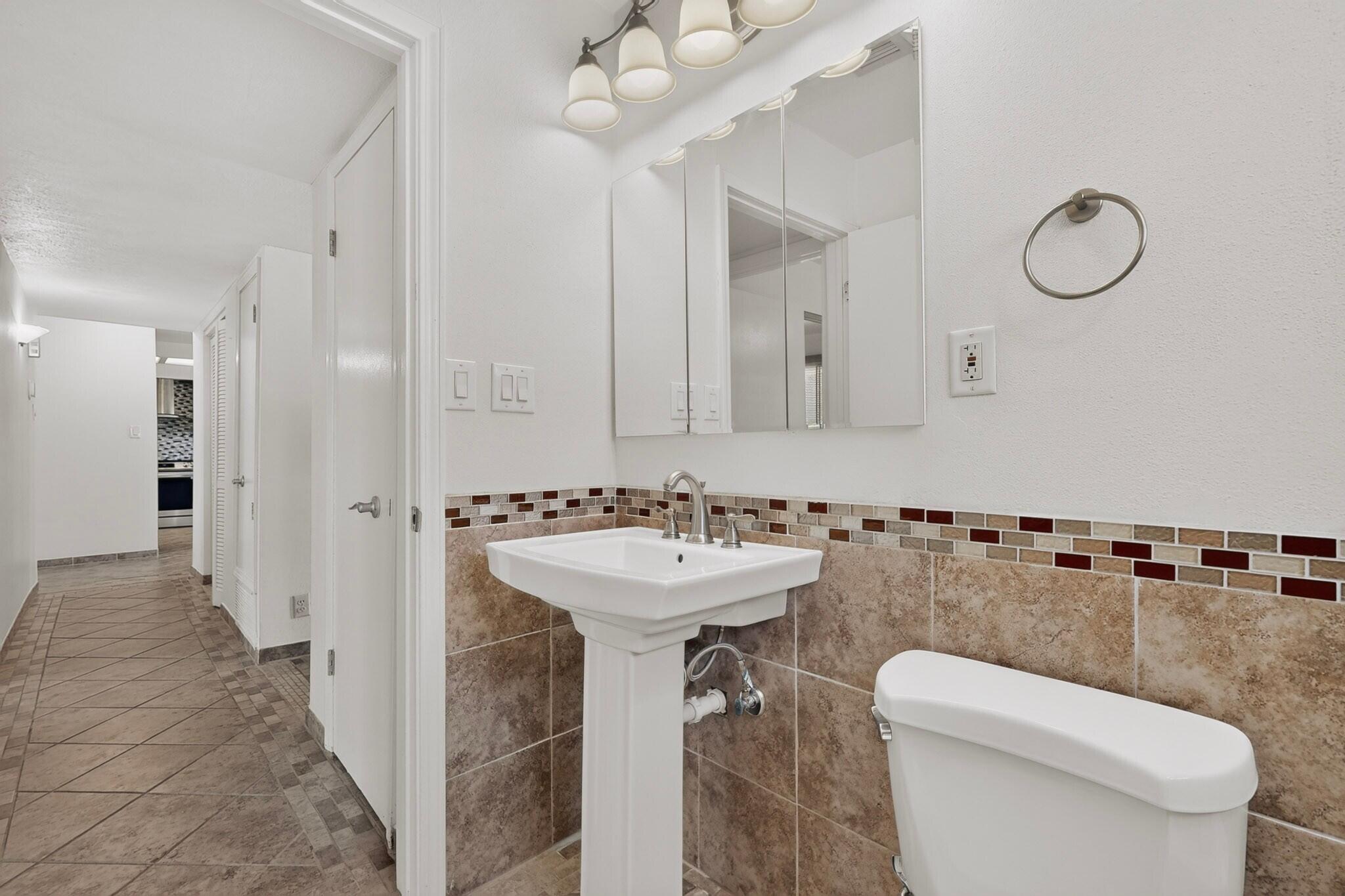 Photo 7 — 11420 Manitoba Drive NE
