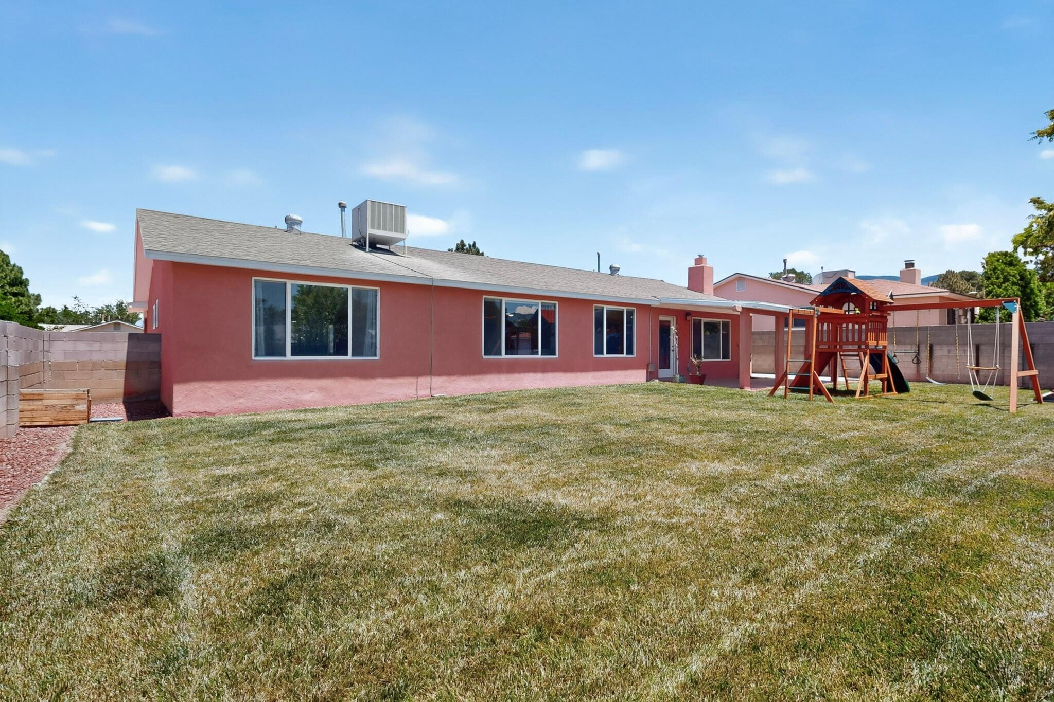 Photo 10 — 11420 Manitoba Drive NE