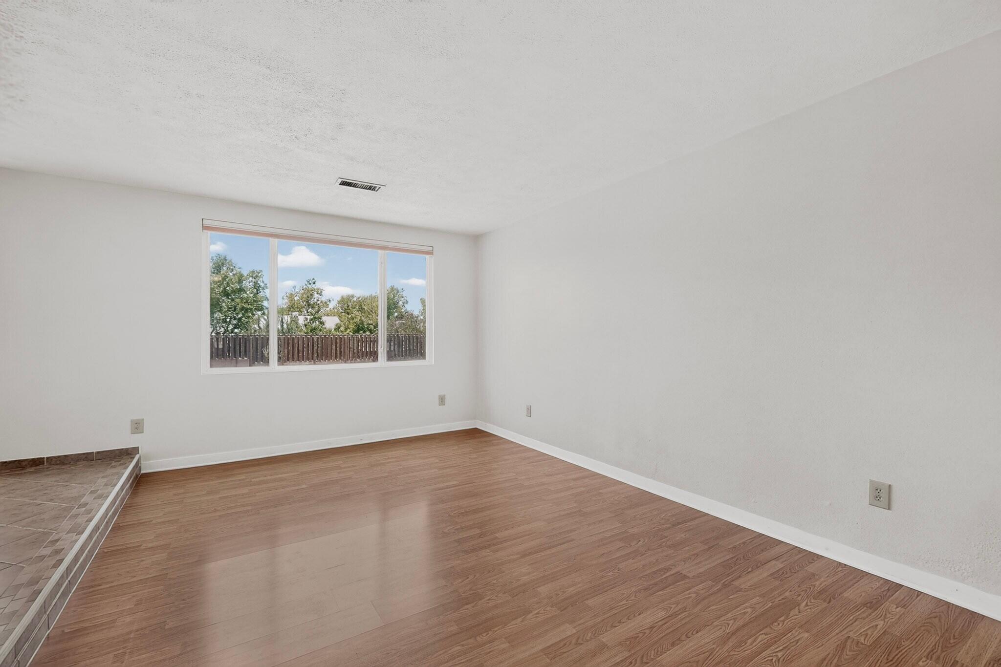 Photo 16 — 11420 Manitoba Drive NE