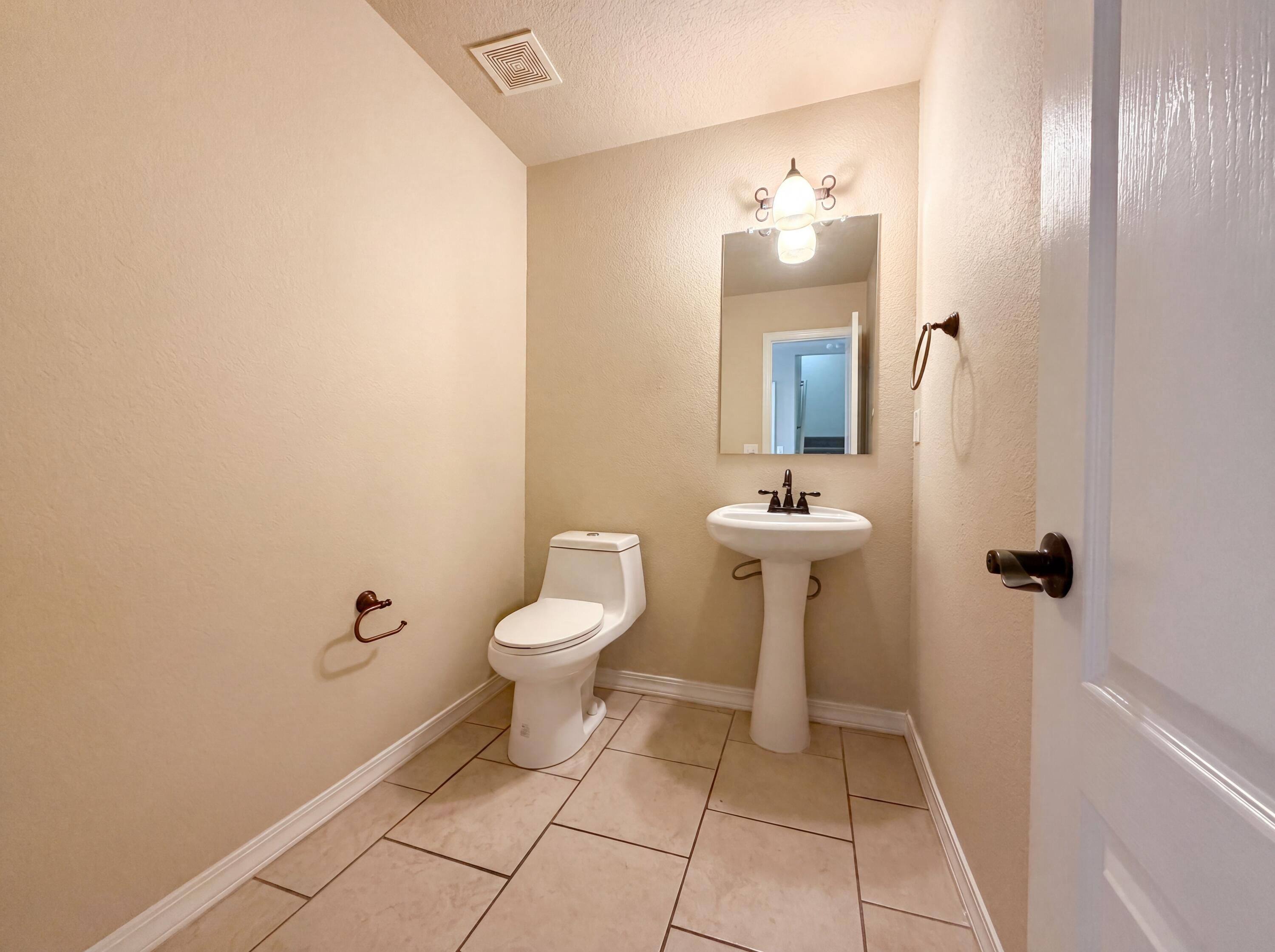 Photo 14 — 1309 Spruce Meadows Drive NE