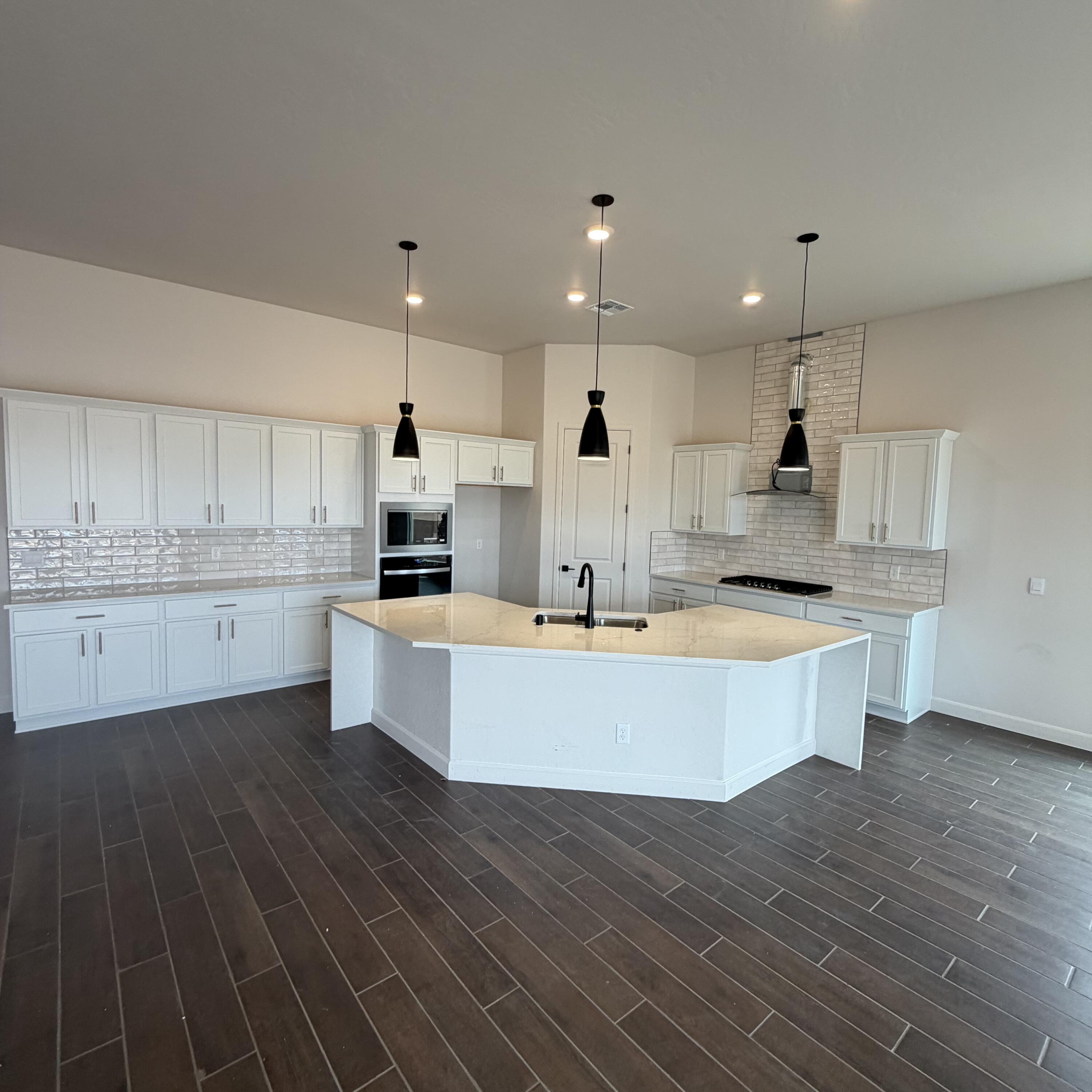 Photo 12 — 2451 Marble Avenue NE