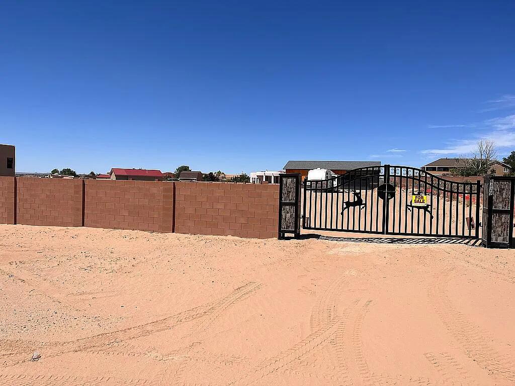 Photo 2 — 6429 Matamoros Road NE