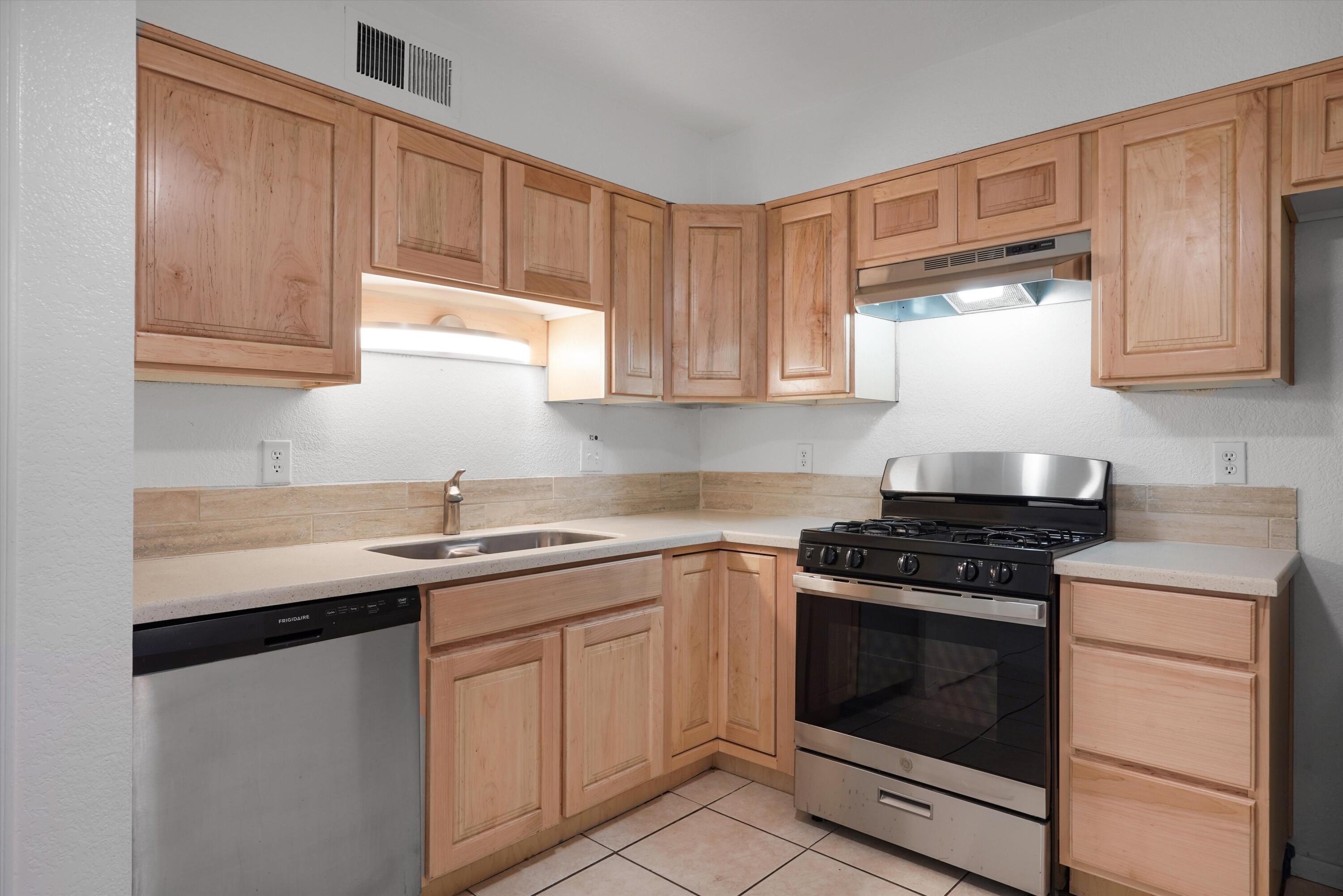Photo 16 — 12129 Menaul Boulevard NE