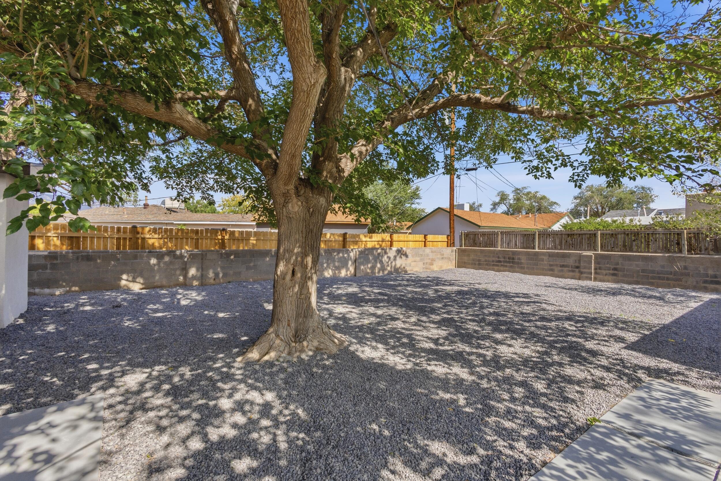 Photo 7 — 6026 Aspen Avenue NE