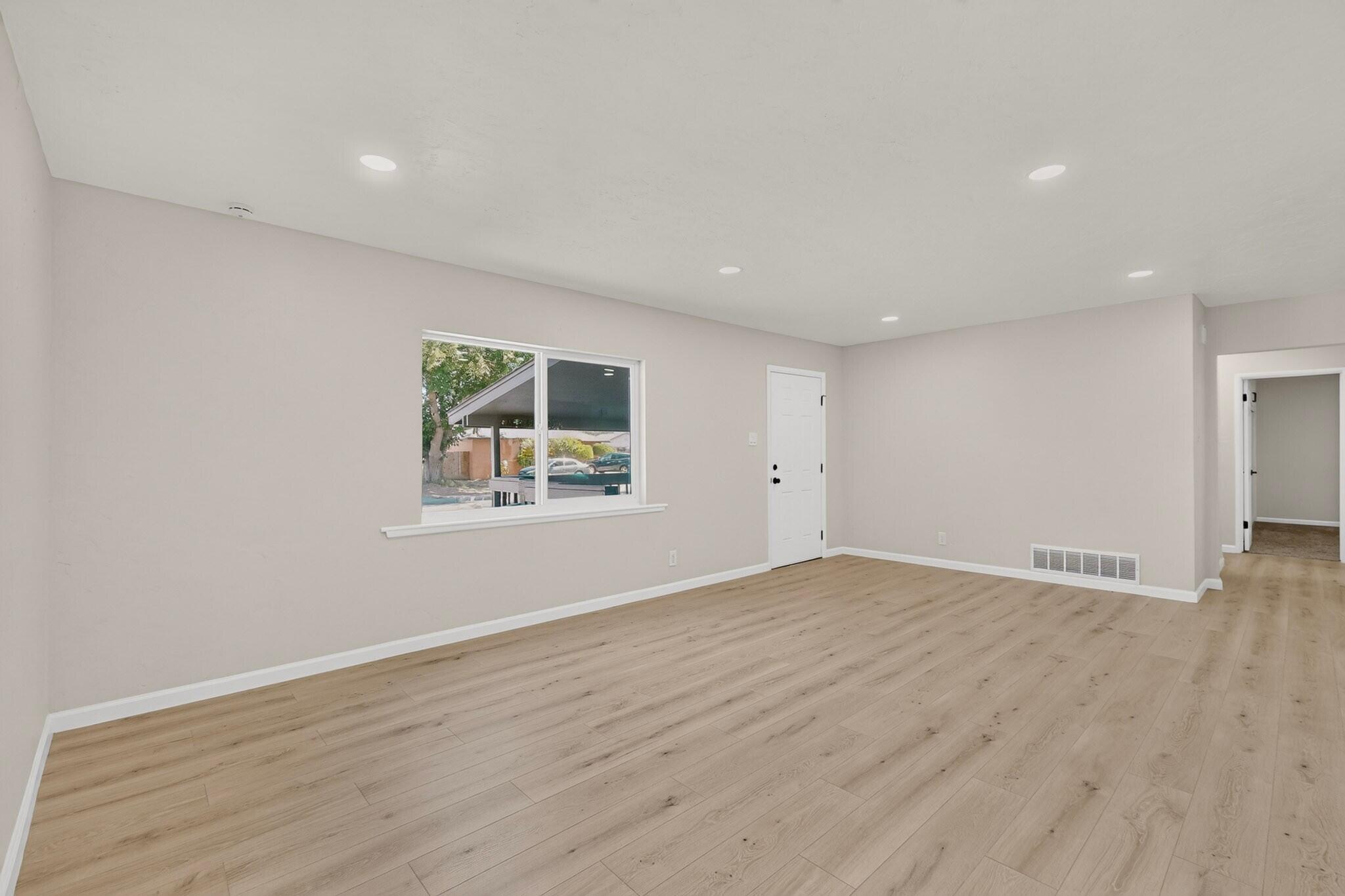 Photo 18 — 6026 Aspen Avenue NE