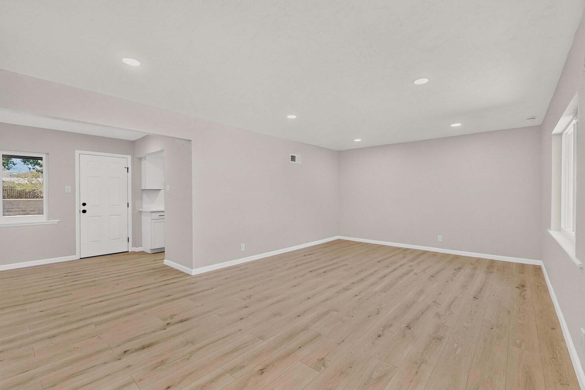 Photo 20 — 6026 Aspen Avenue NE