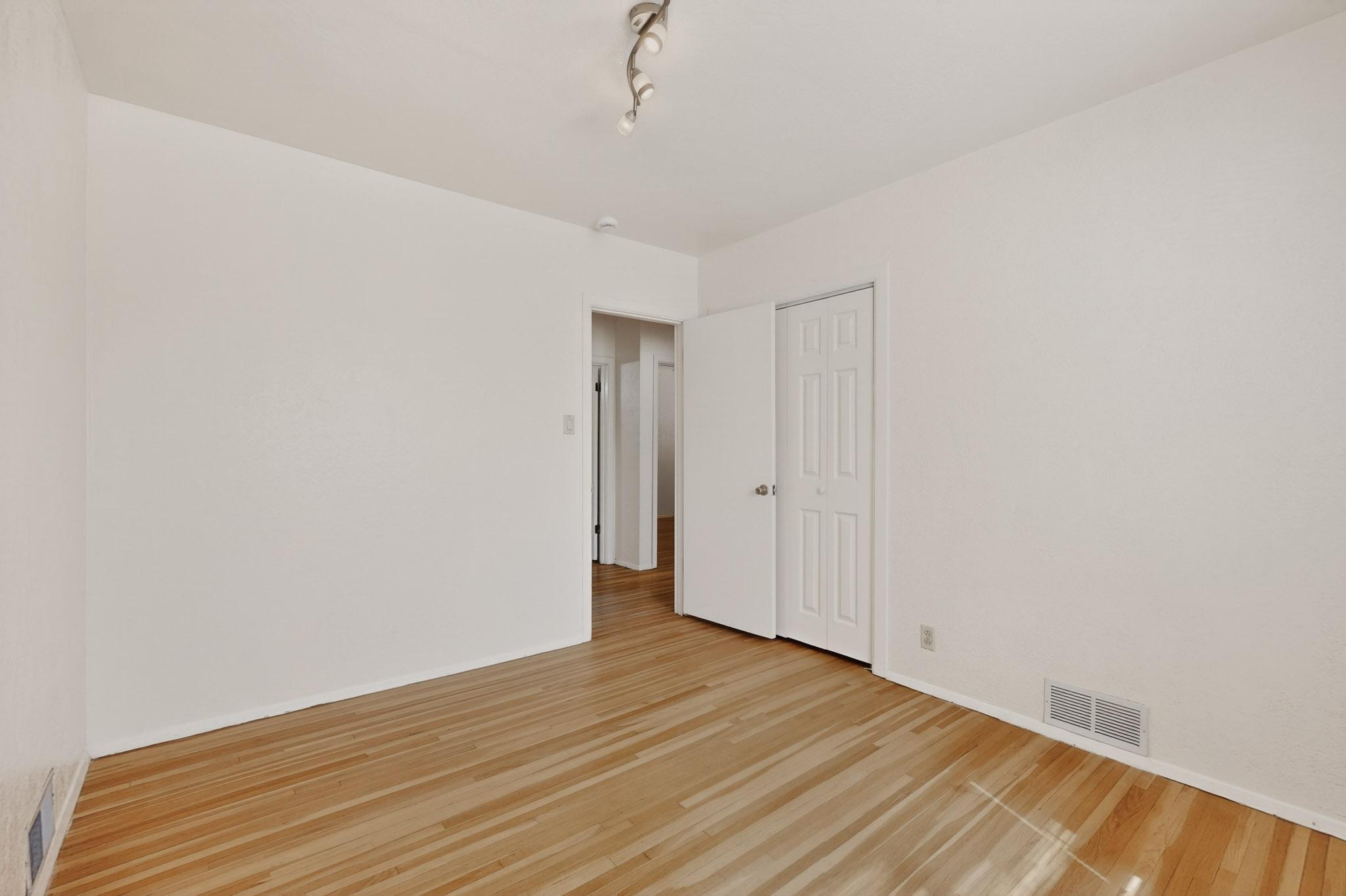 Photo 11 — 1804 Illinois Street NE
