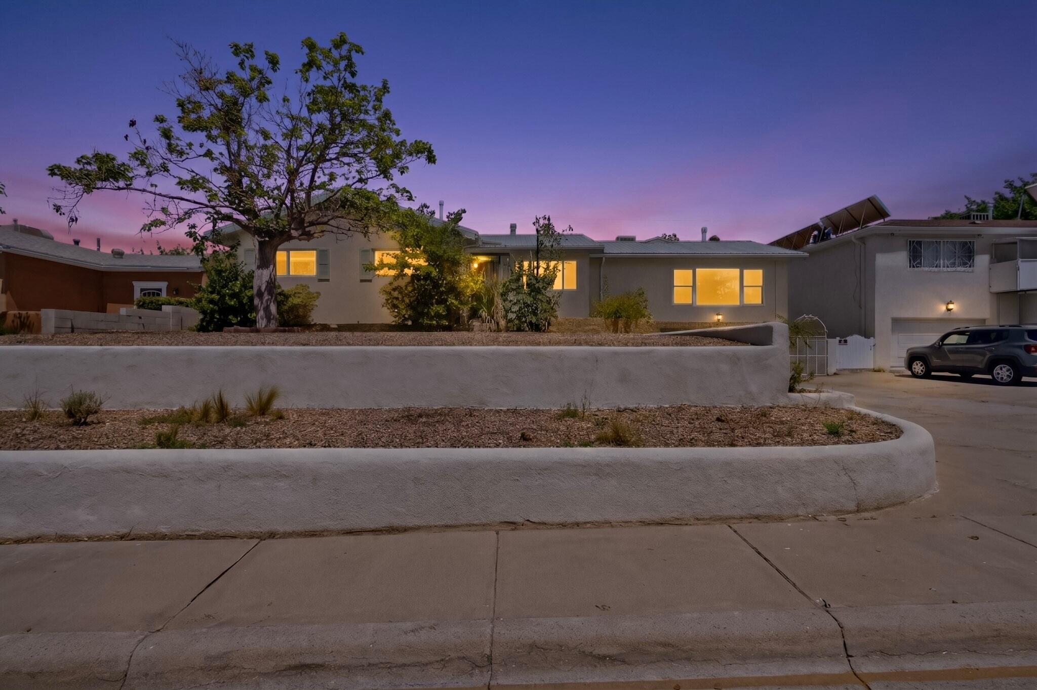 1612 Princeton Drive SE, Albuquerque, NM 87106