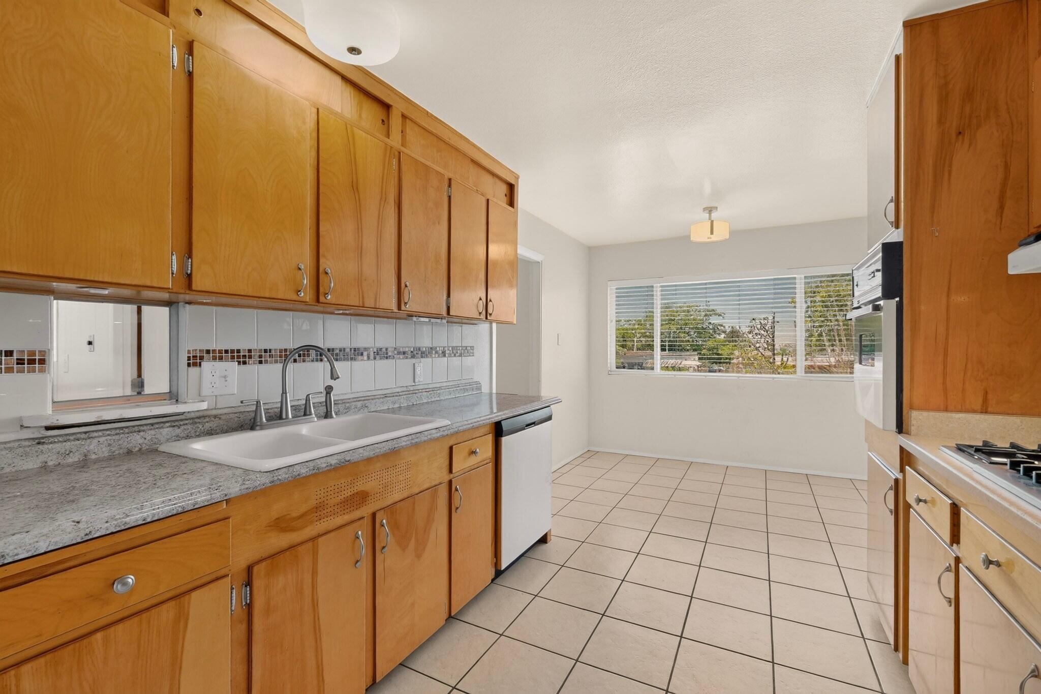 Photo 18 — 1612 Princeton Drive SE