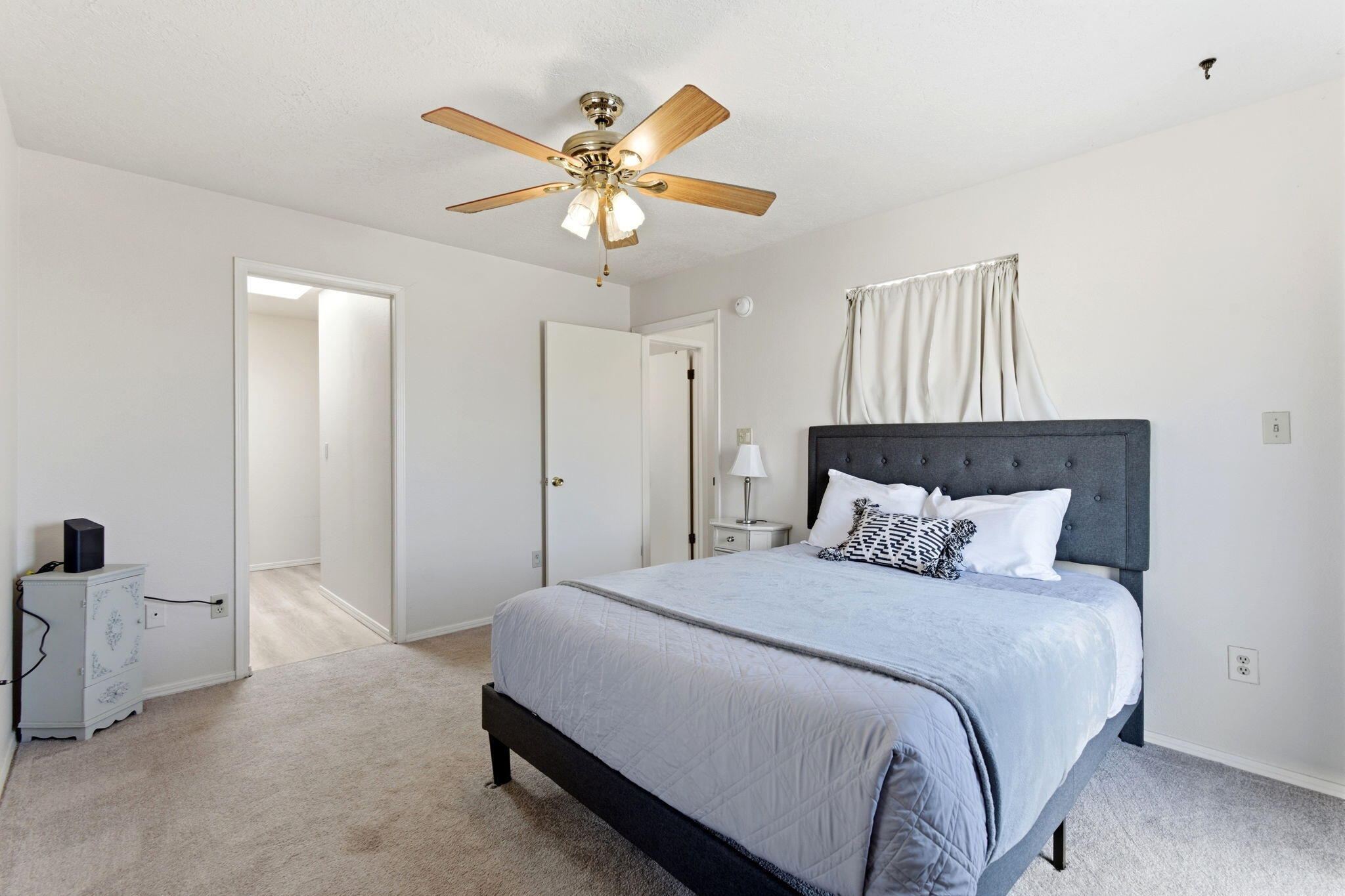 Photo 12 — 836 Knox Court NE