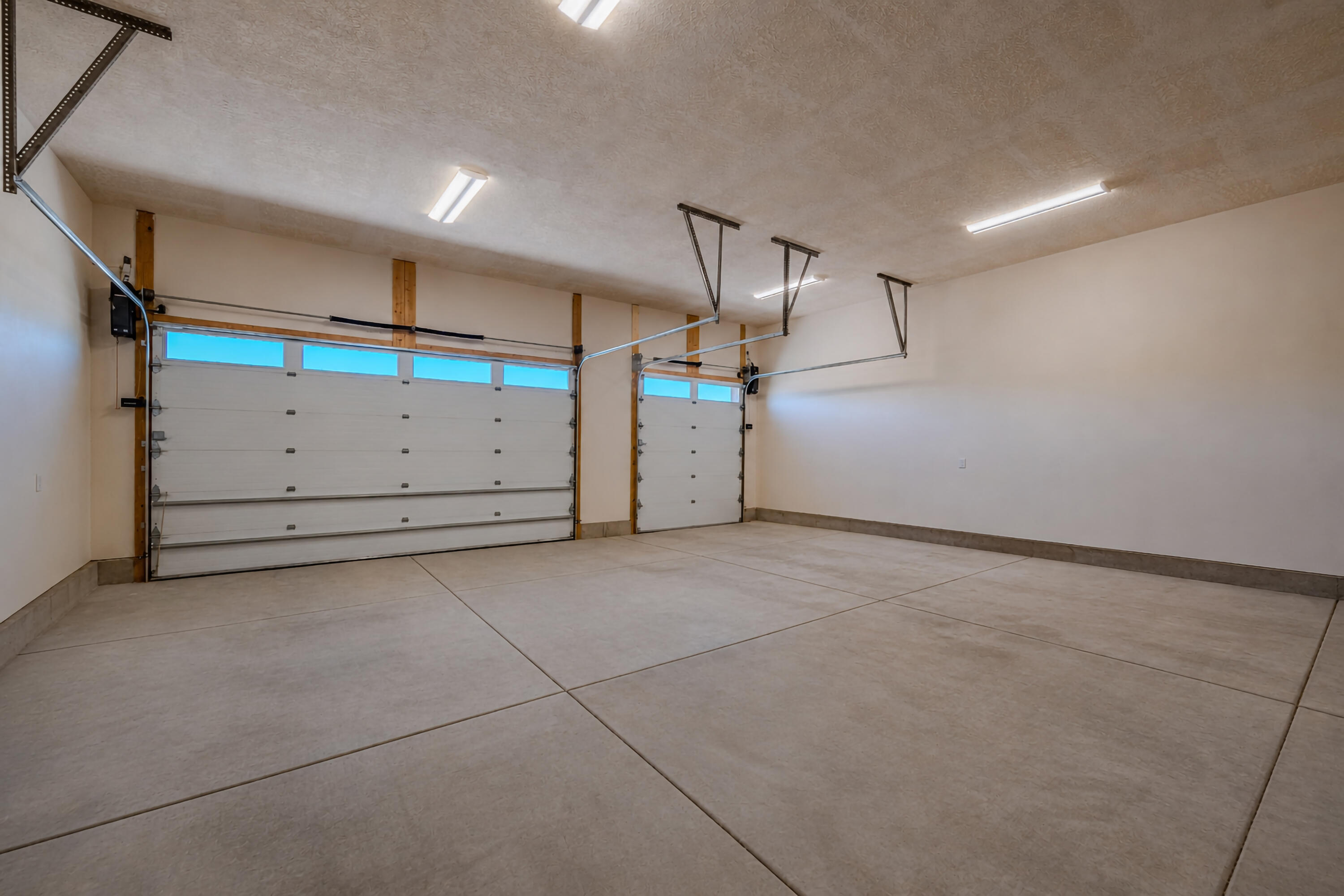 Photo 3 — 5900 Lilac Place NE