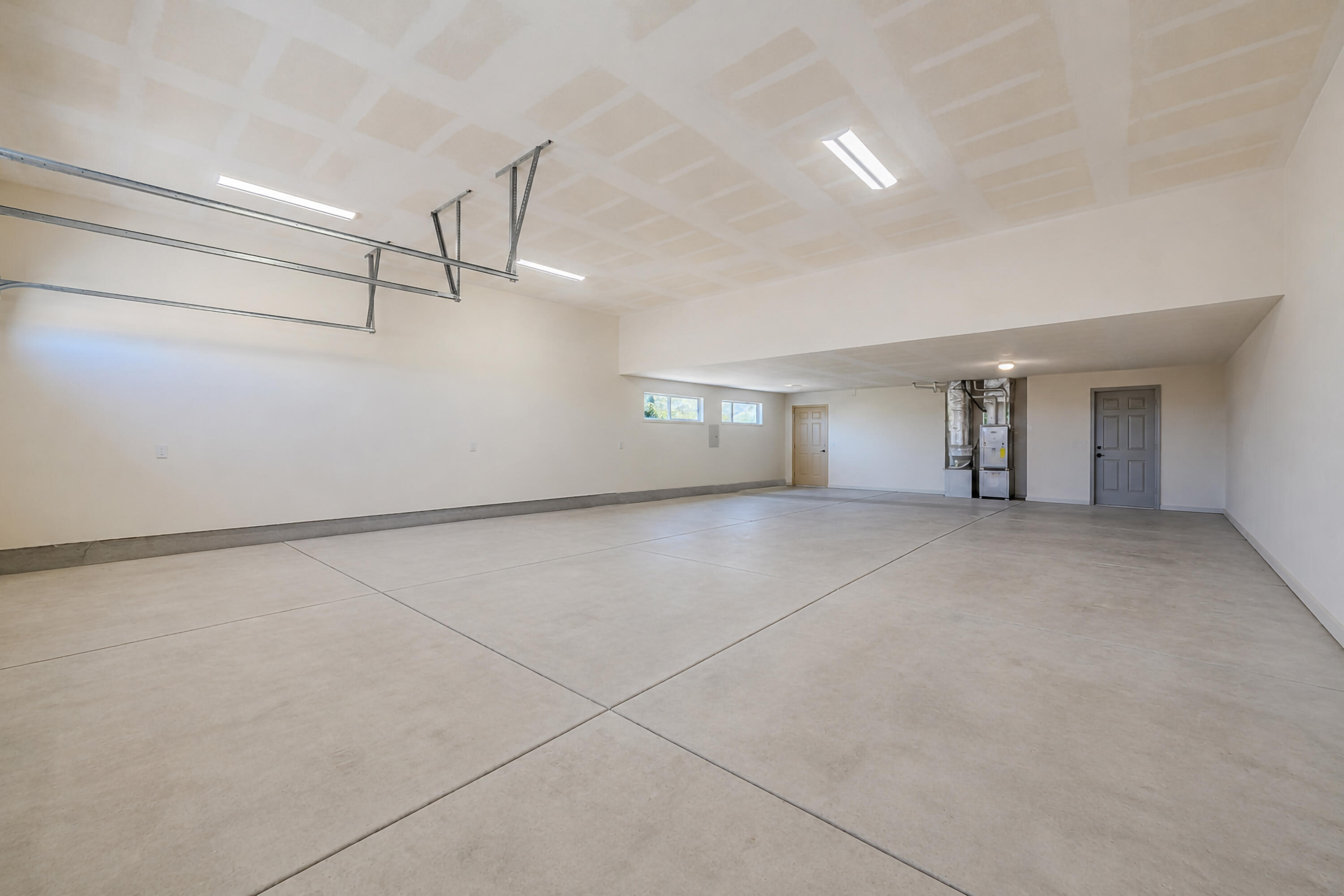 Photo 2 — 5900 Lilac Place NE