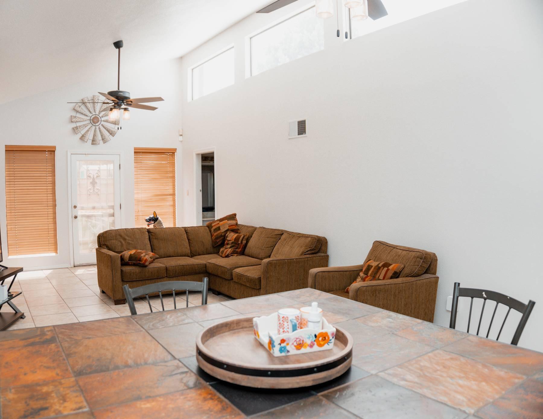 Photo 17 — 2430 Palomas Drive NE