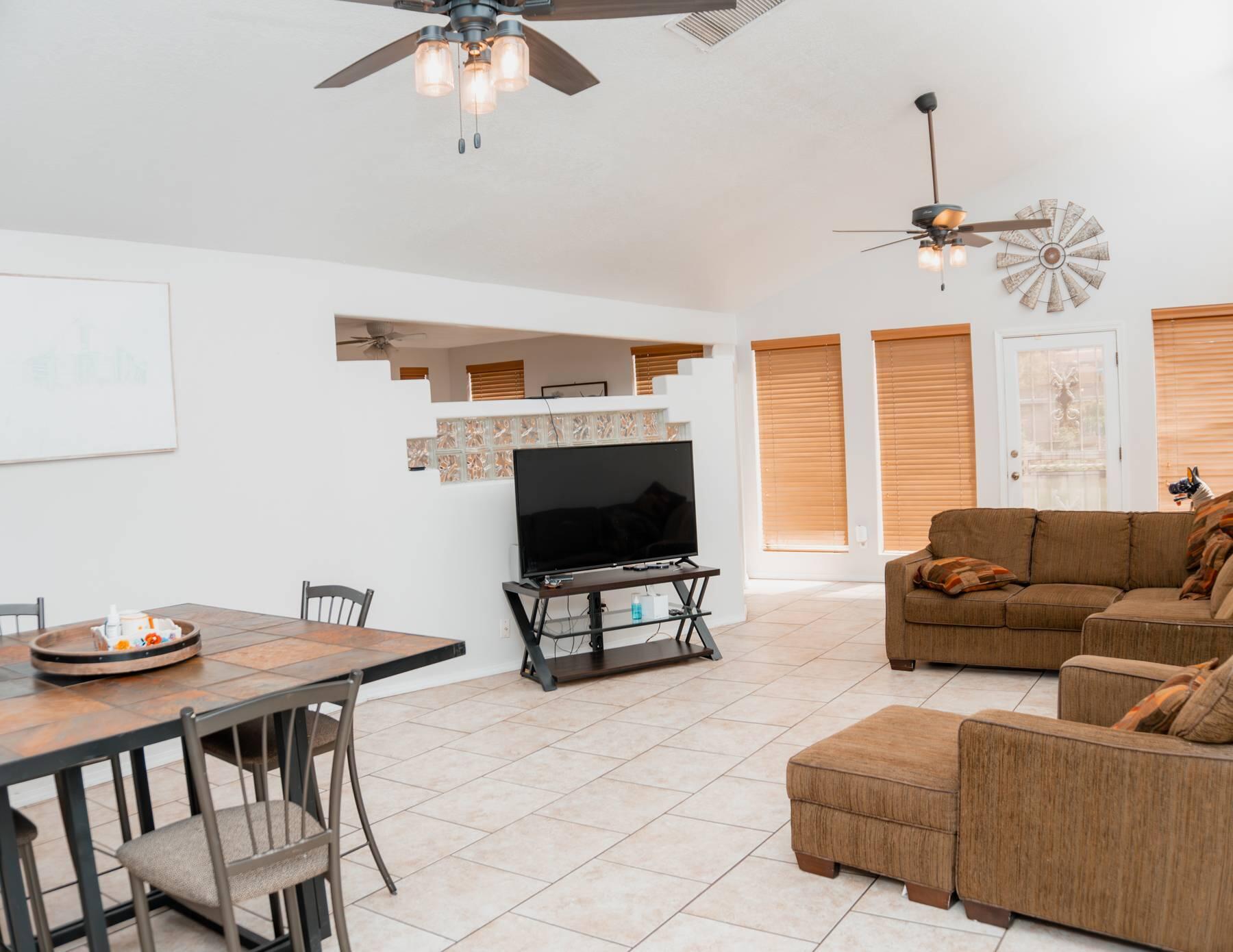 Photo 16 — 2430 Palomas Drive NE