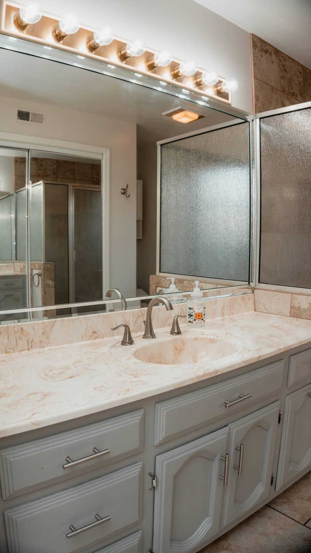 Photo 12 — 2430 Palomas Drive NE