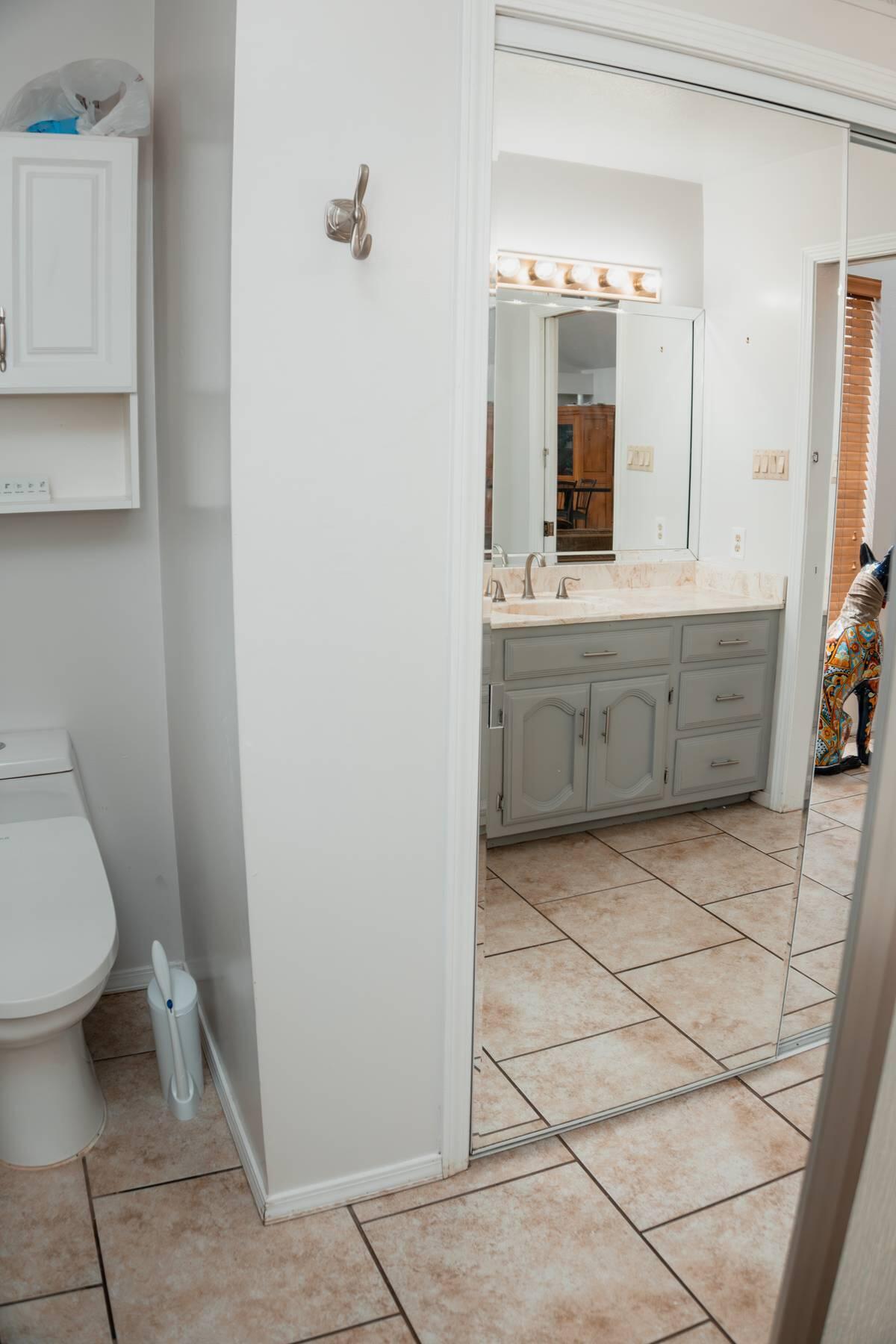 Photo 11 — 2430 Palomas Drive NE