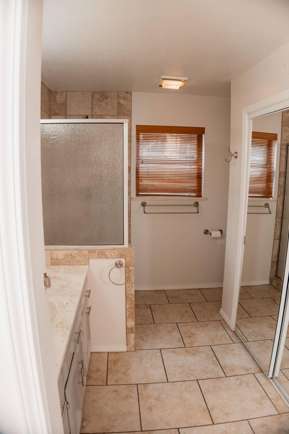 Photo 9 — 2430 Palomas Drive NE