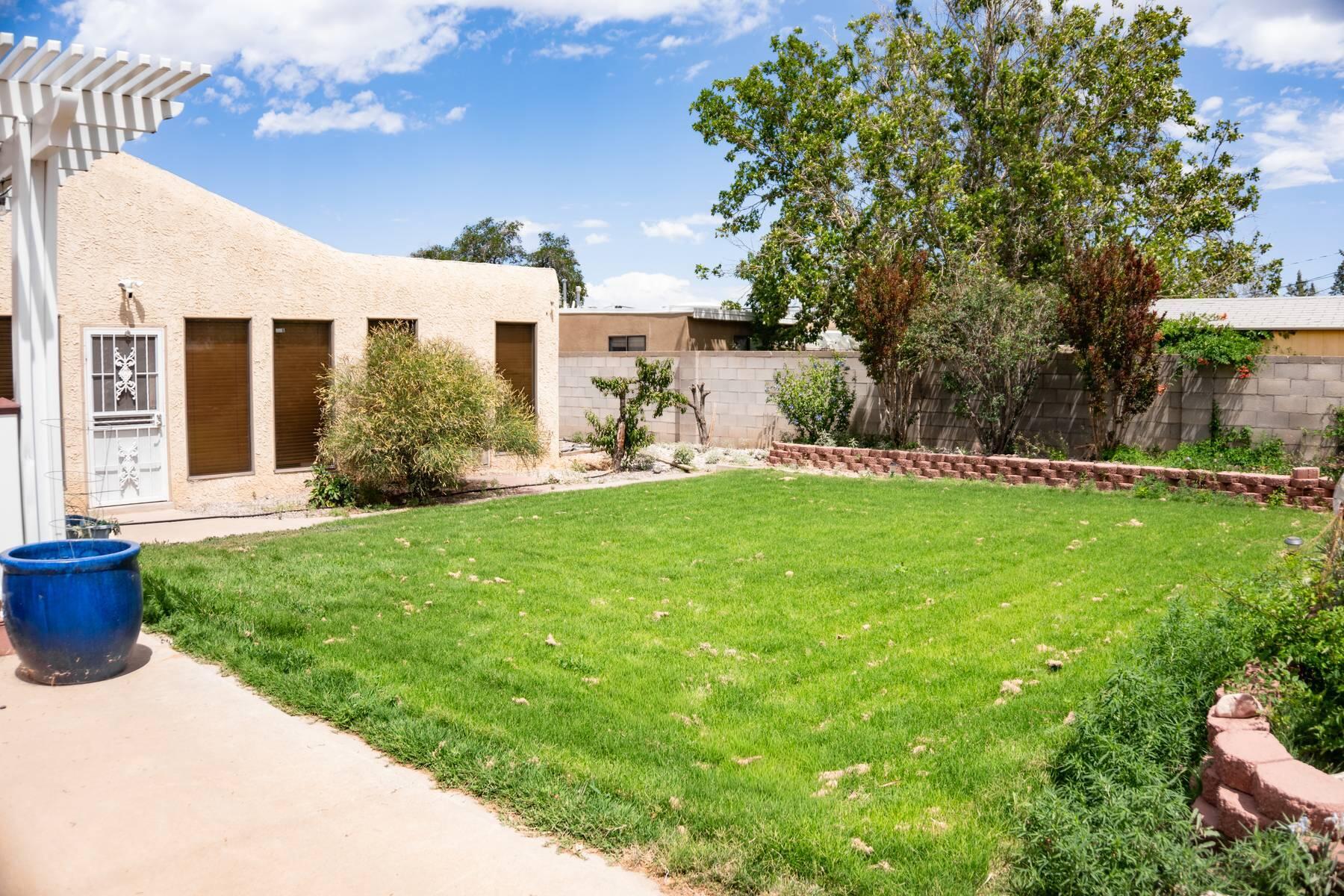 Photo 8 — 2430 Palomas Drive NE