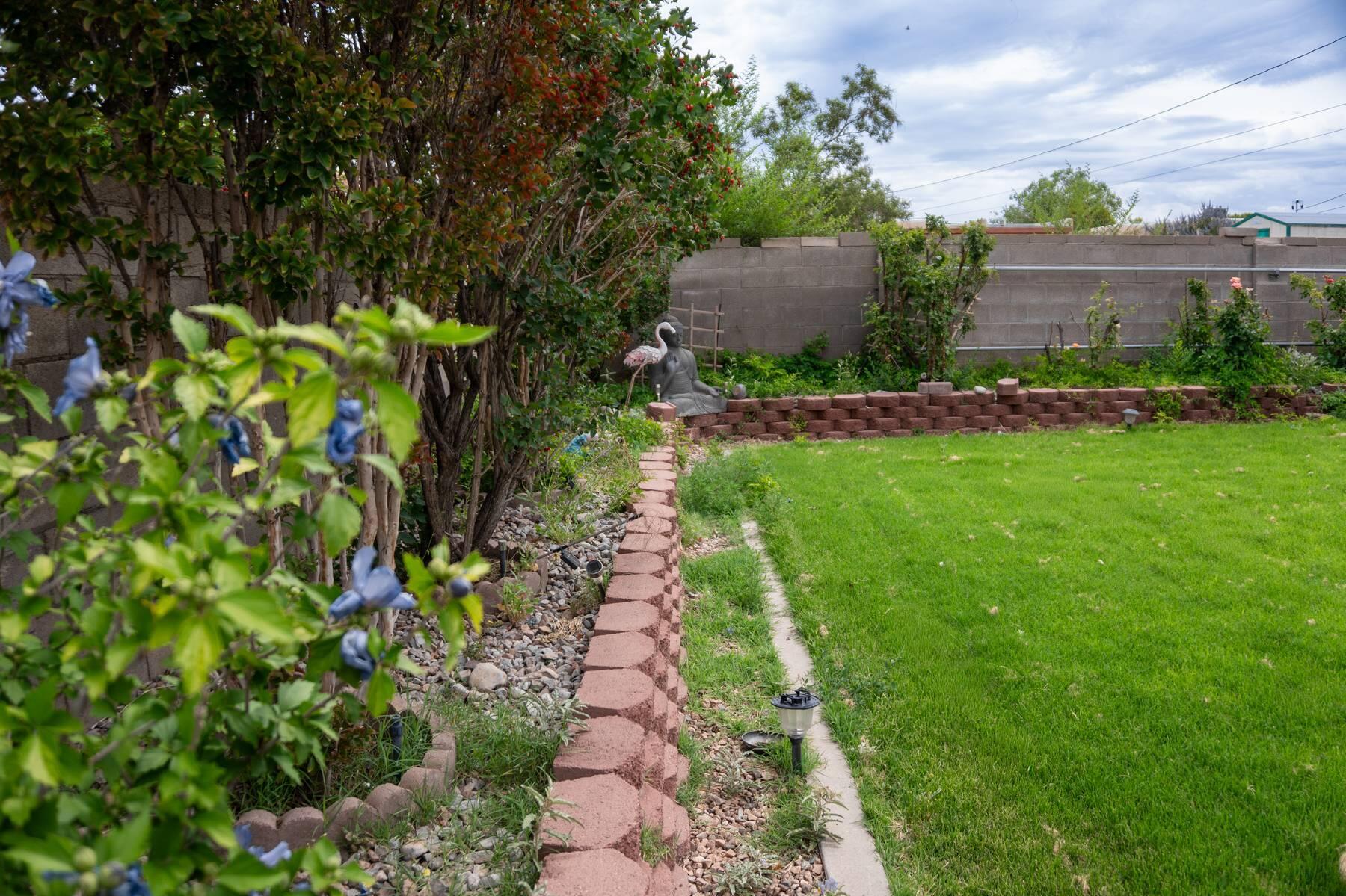 Photo 6 — 2430 Palomas Drive NE