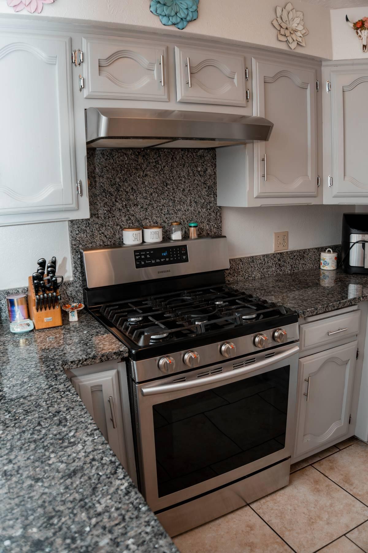 Photo 19 — 2430 Palomas Drive NE