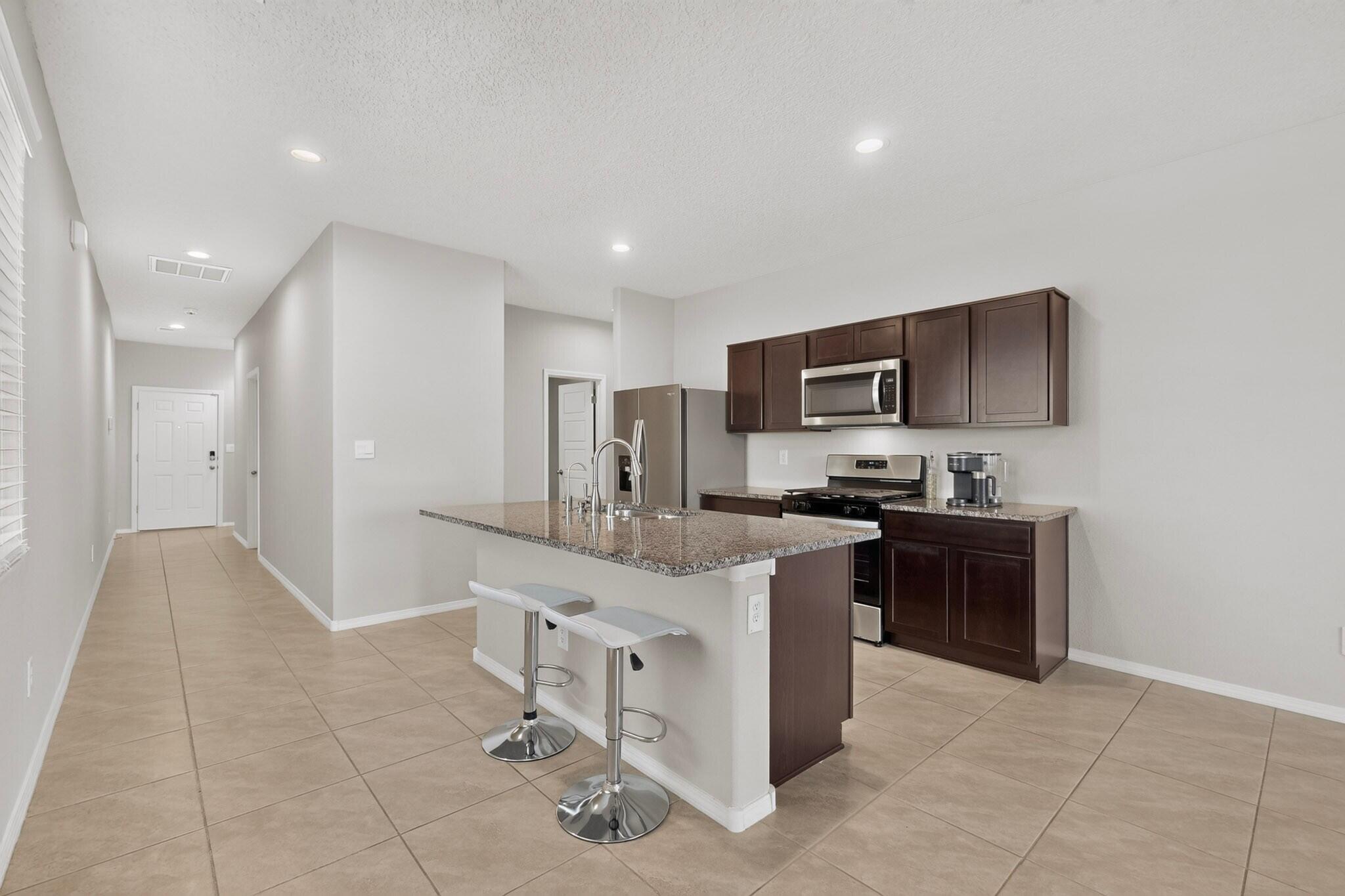 Photo 10 — 2728 Halfmoon Way SW