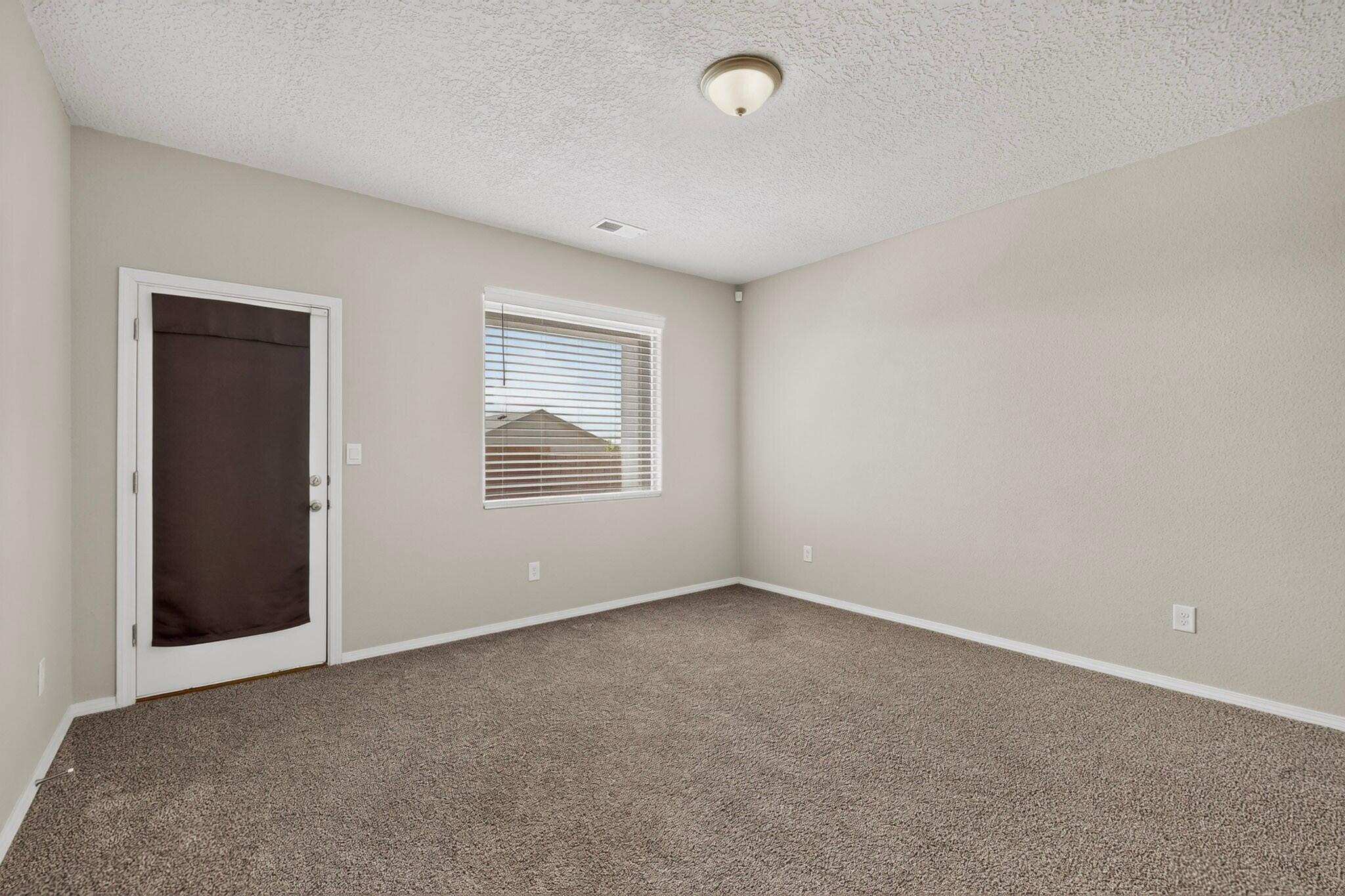 Photo 4 — 2728 Halfmoon Way SW