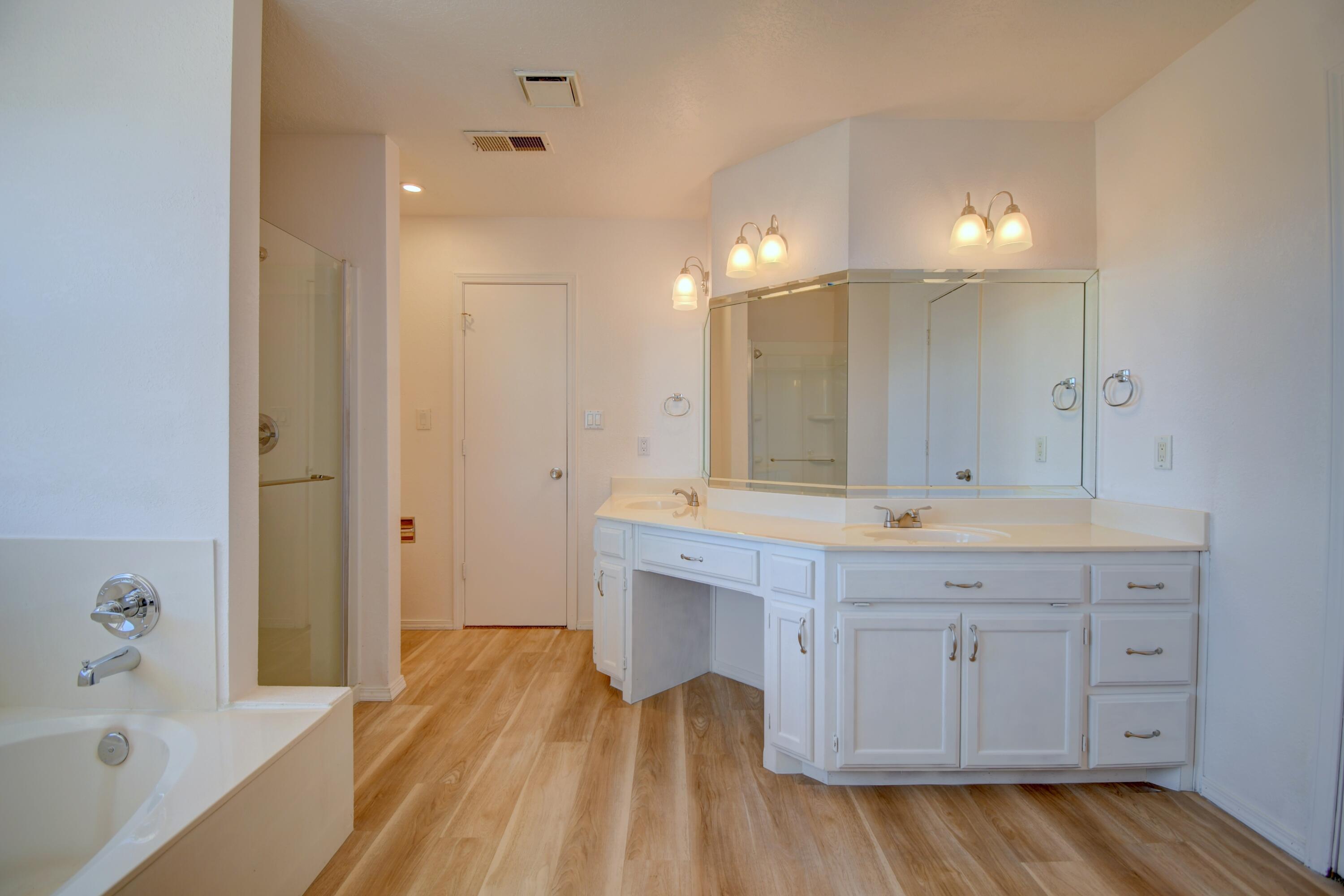 Photo 17 — 9515 Macallan Road NE