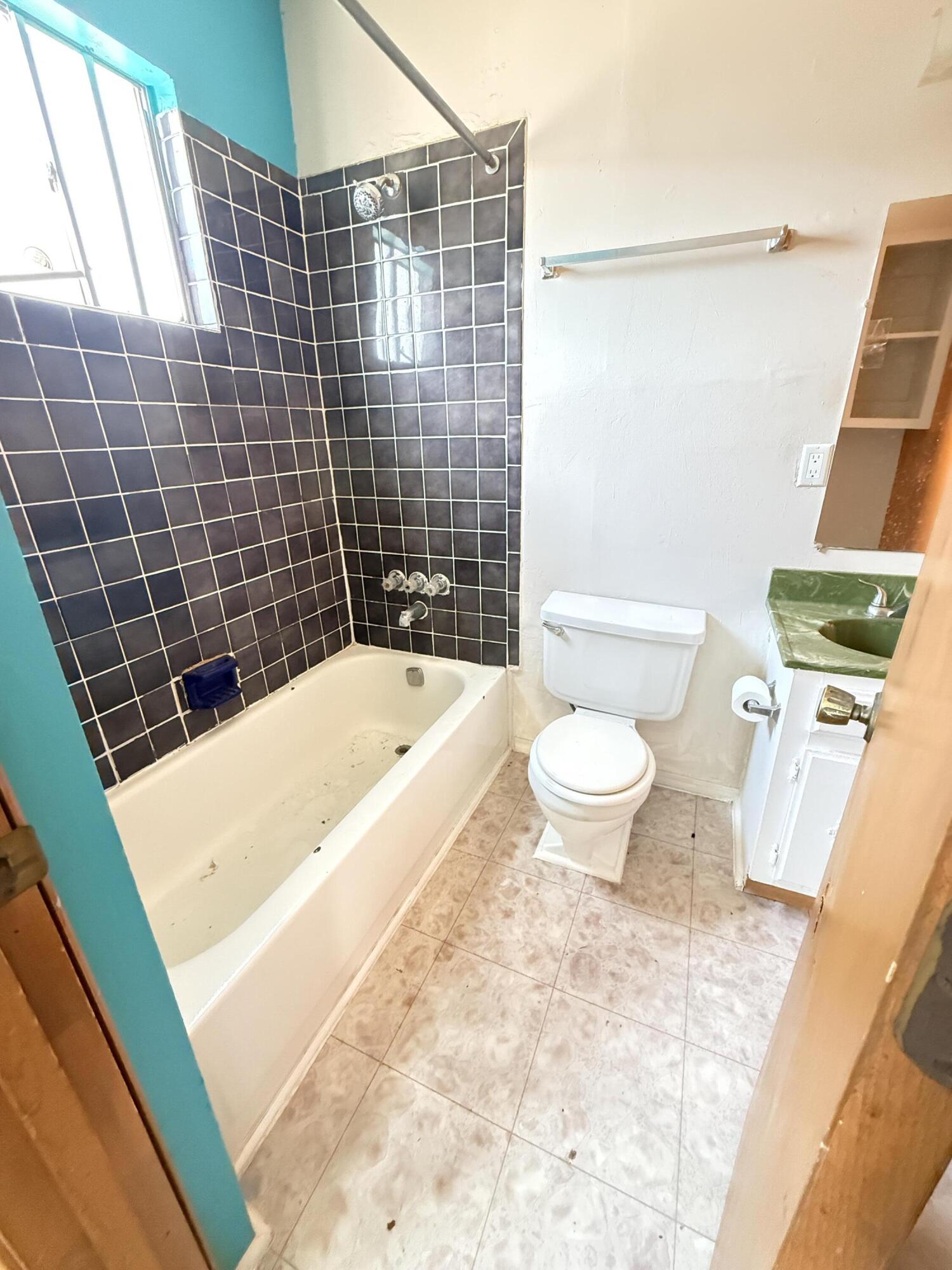 Photo 4 — 325 W Church Street