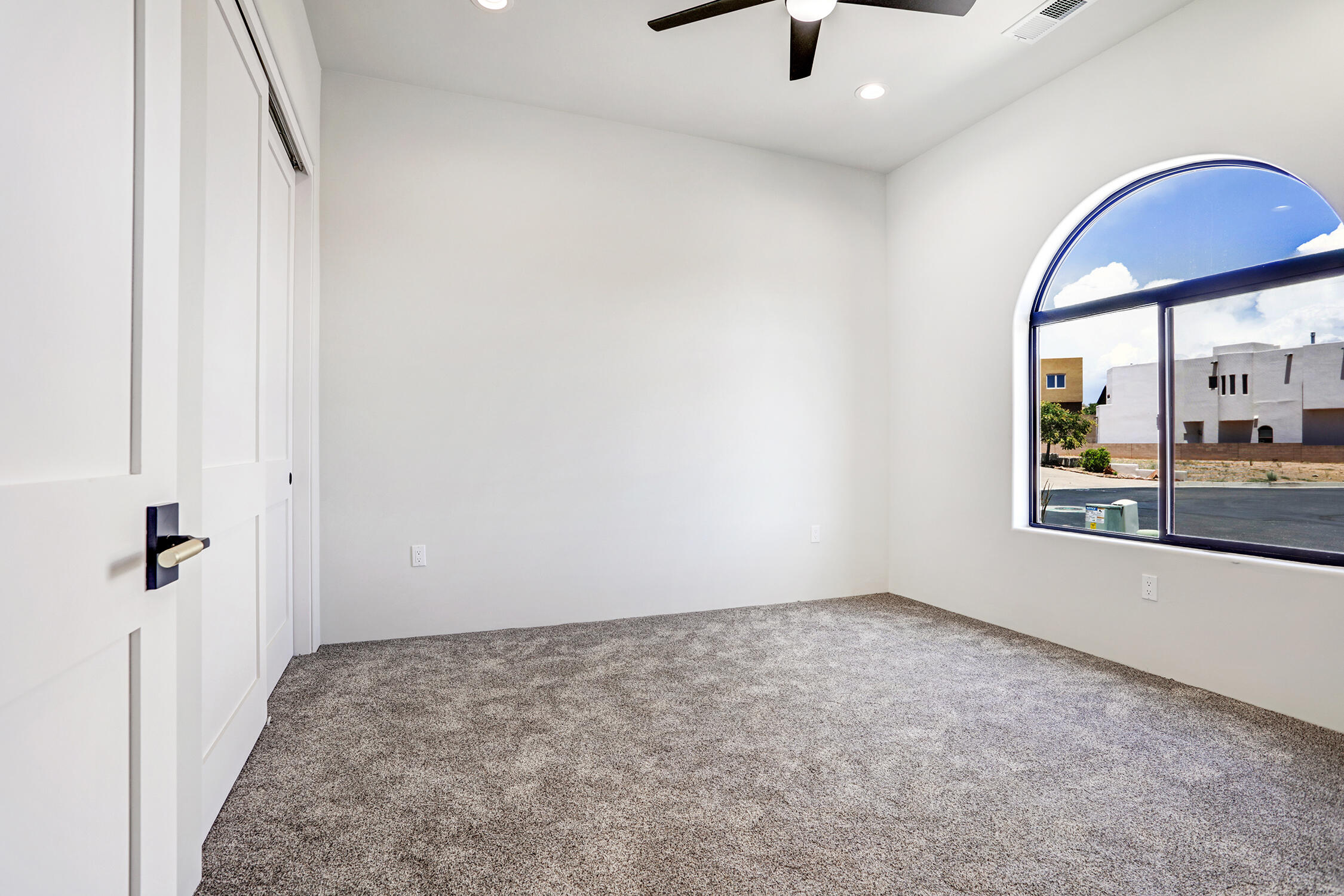 Photo 17 — 922 Nicholas Court
