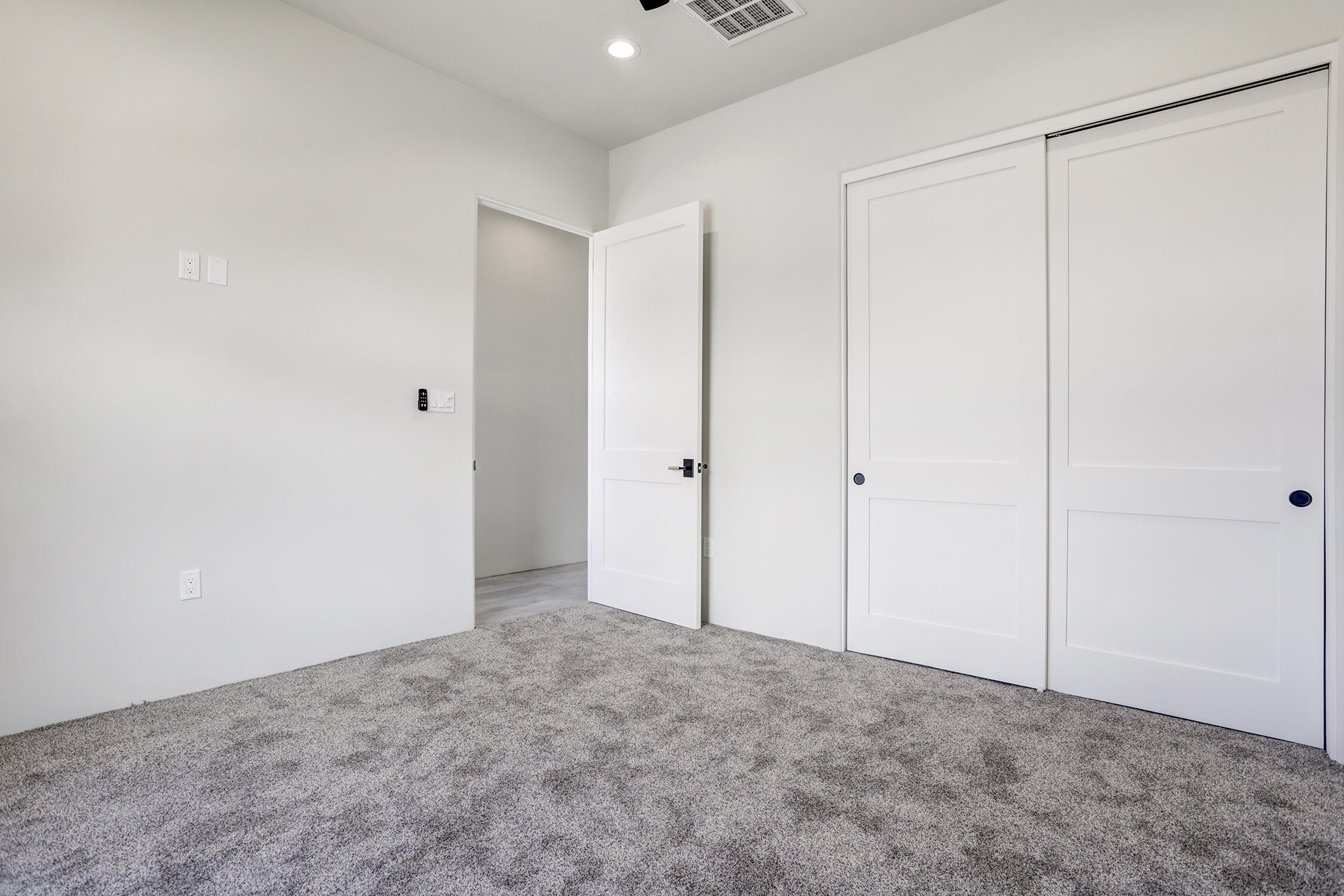 Photo 15 — 922 Nicholas Court