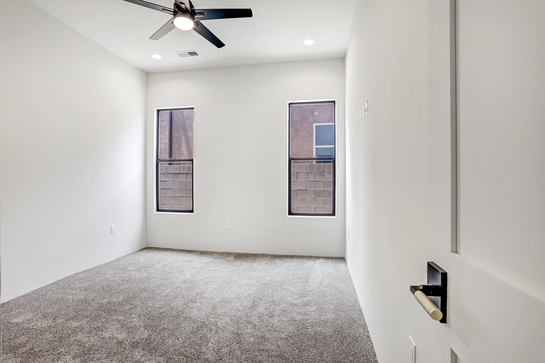 Photo 9 — 922 Nicholas Court