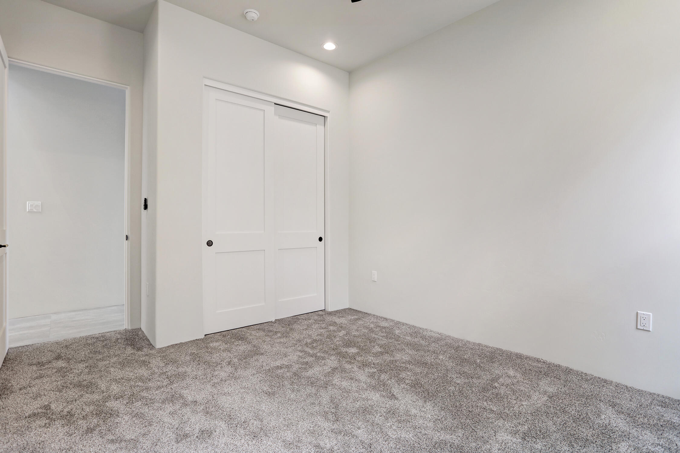 Photo 6 — 922 Nicholas Court