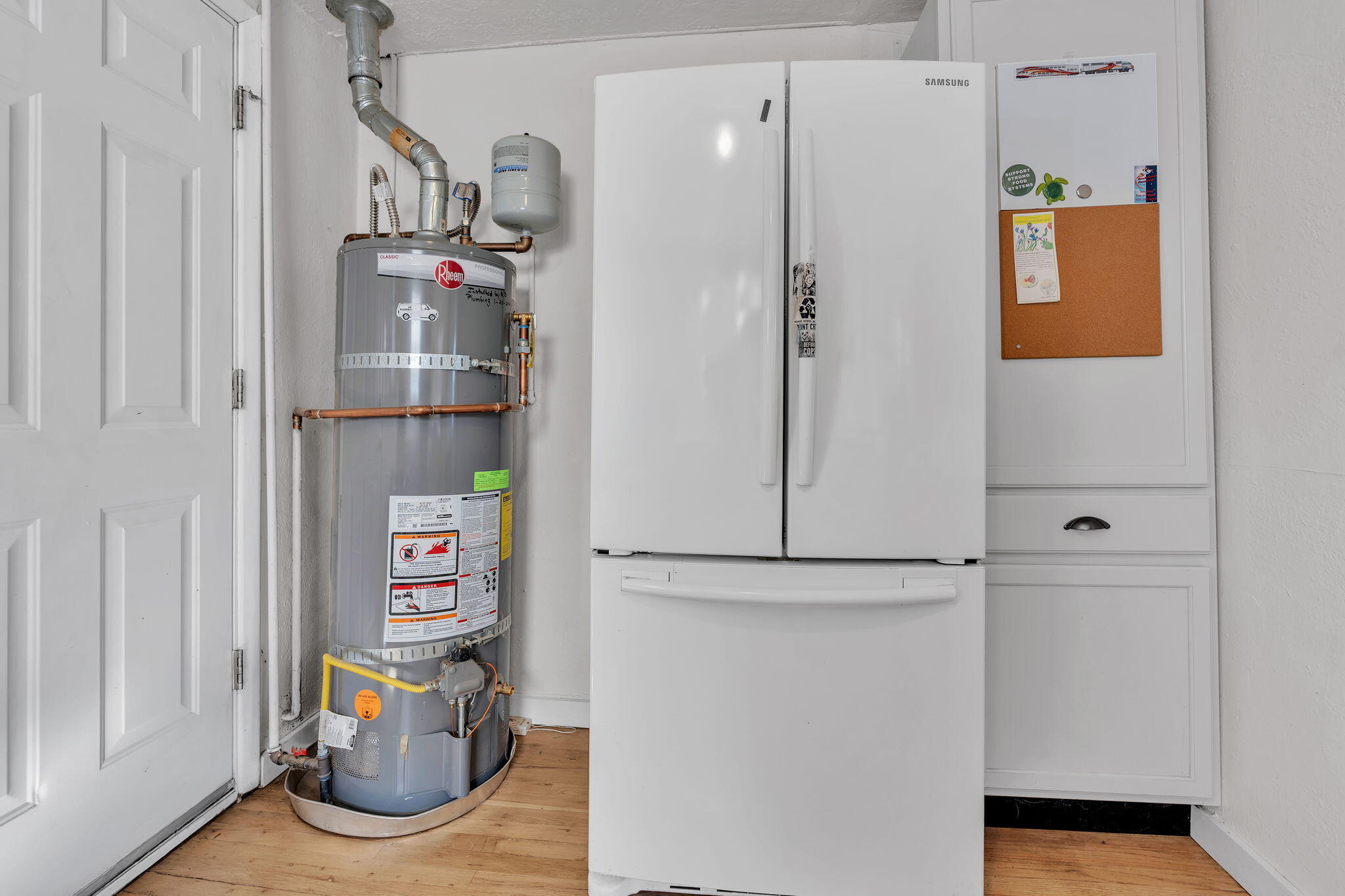 Photo 3 — 910 Headingly Avenue NW