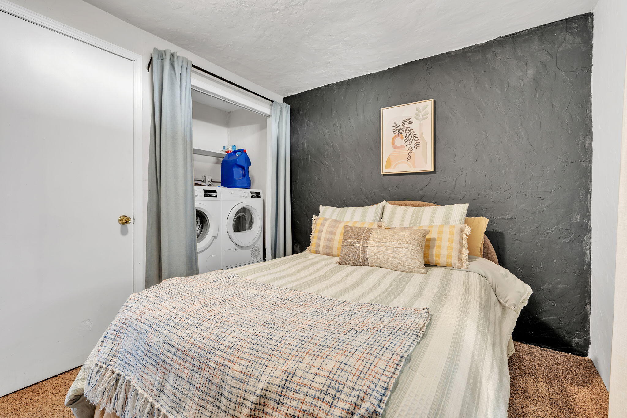 Photo 5 — 910 Headingly Avenue NW
