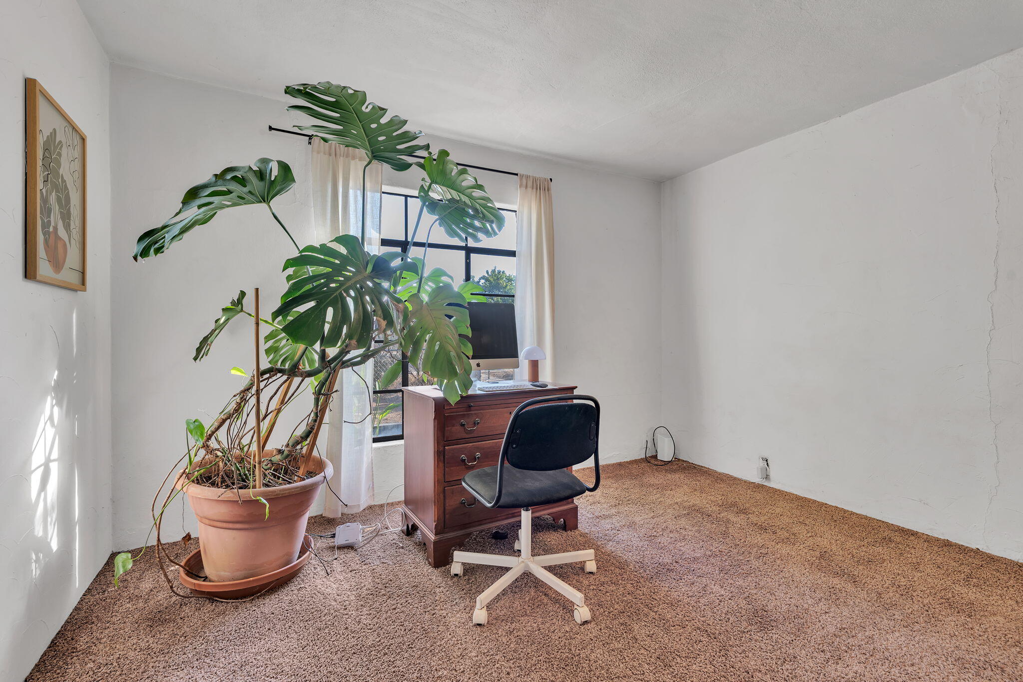 Photo 9 — 910 Headingly Avenue NW