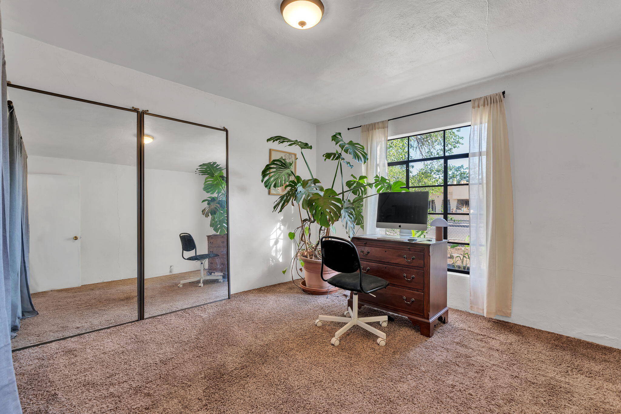 Photo 10 — 910 Headingly Avenue NW