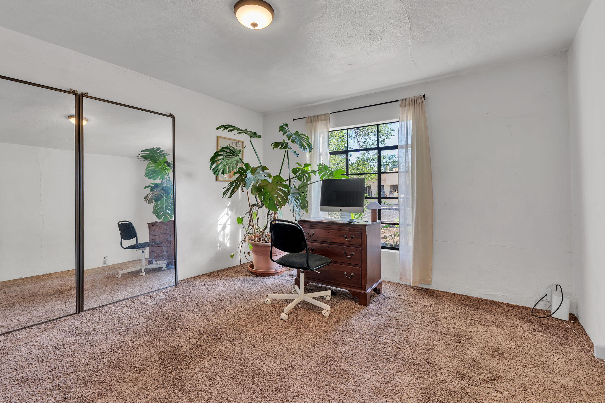 Photo 11 — 910 Headingly Avenue NW
