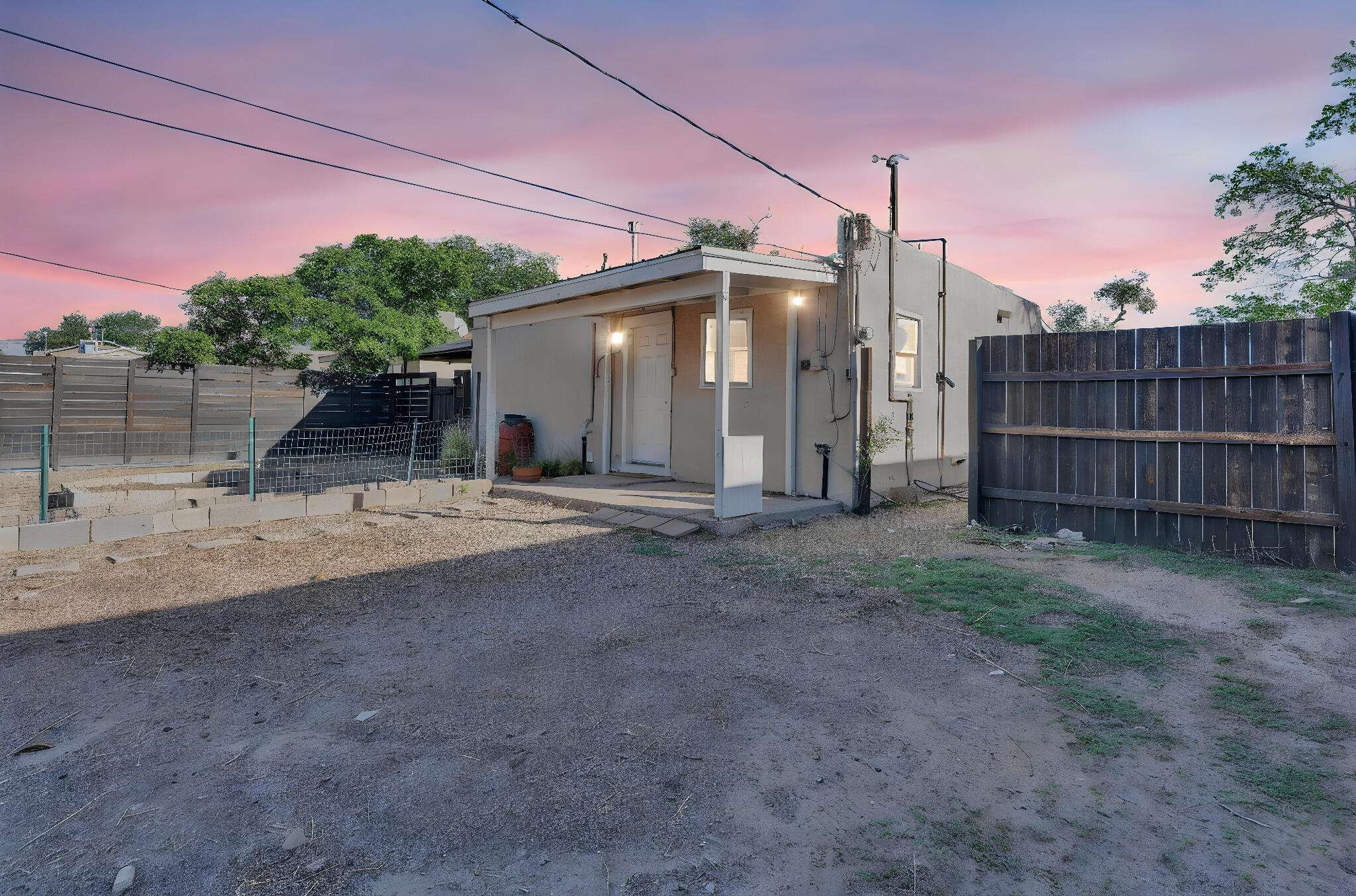 Photo 12 — 910 Headingly Avenue NW