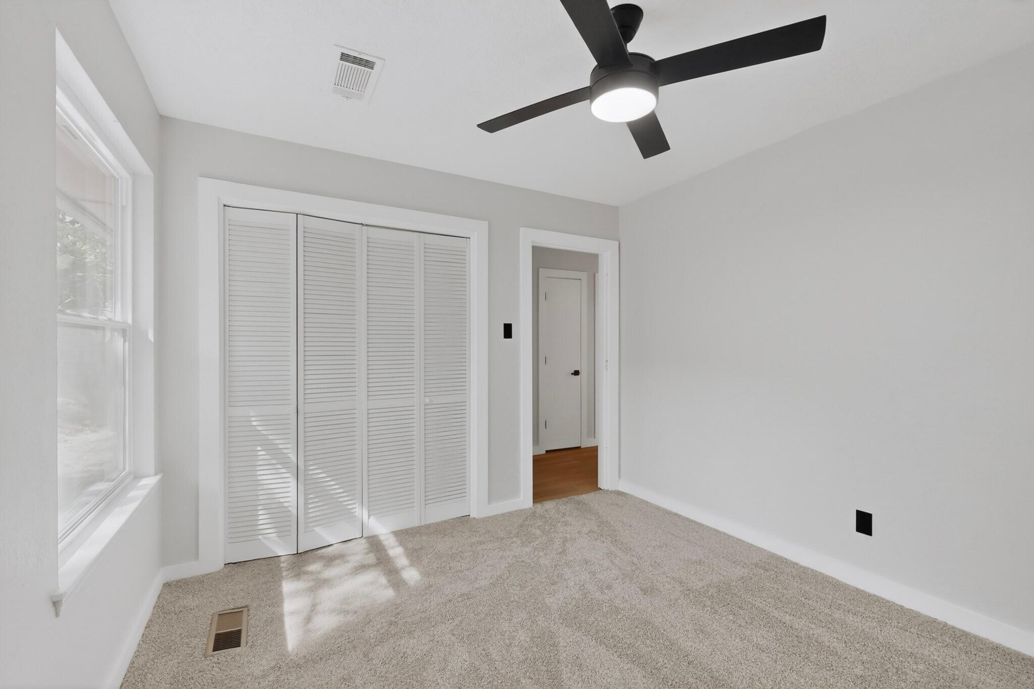 Photo 9 — 2704 Palo Alto Drive NE