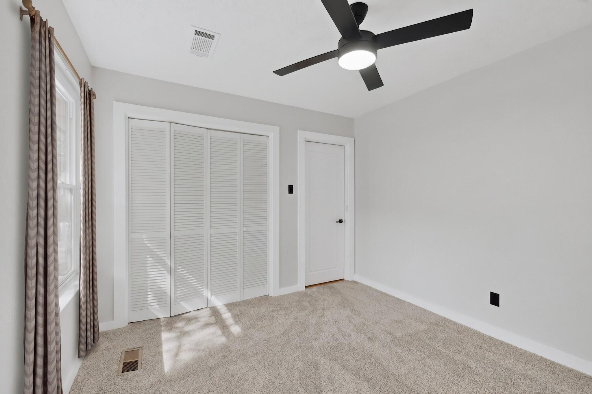 Photo 10 — 2704 Palo Alto Drive NE